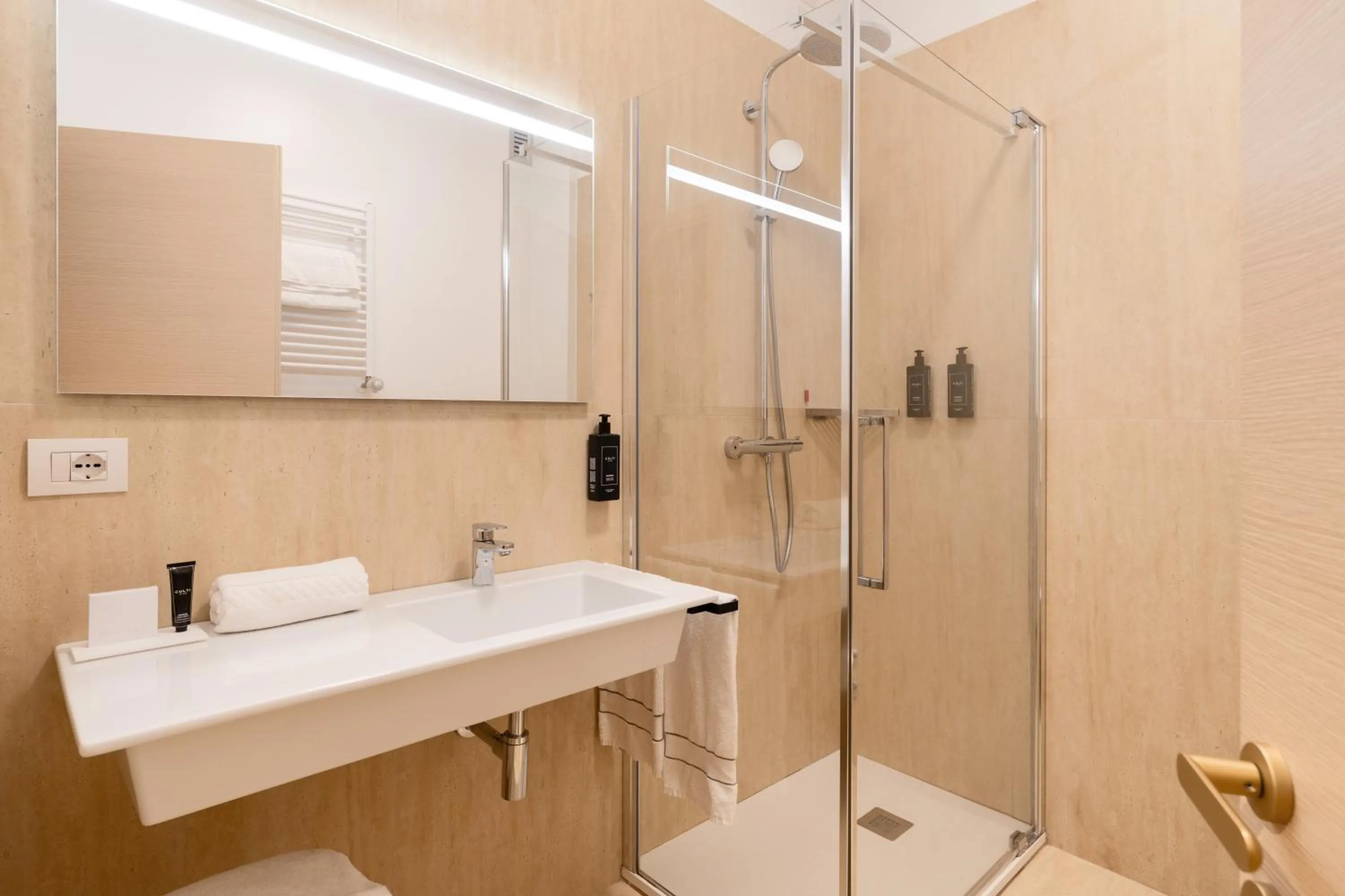 Shower in Hotel Raffaello