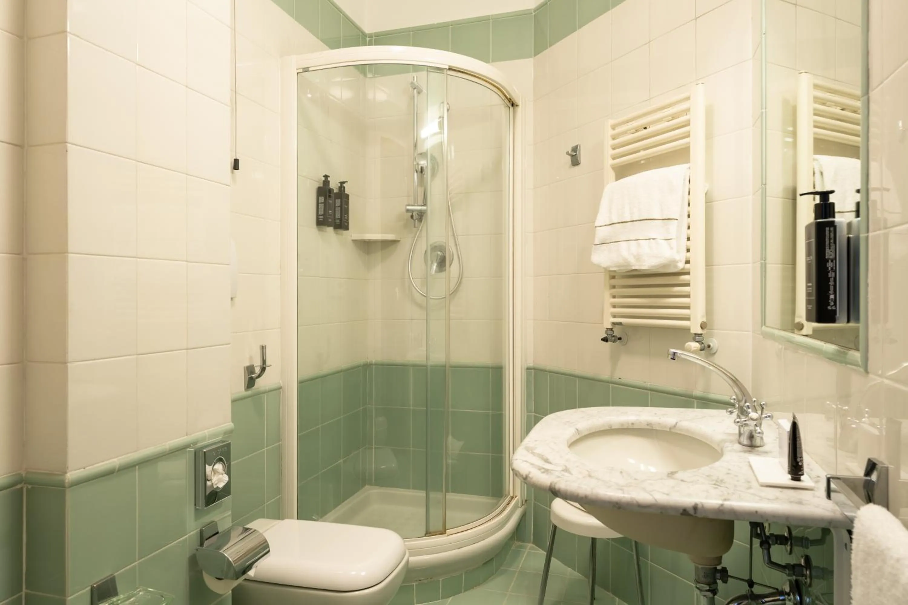 Bathroom in Hotel Raffaello