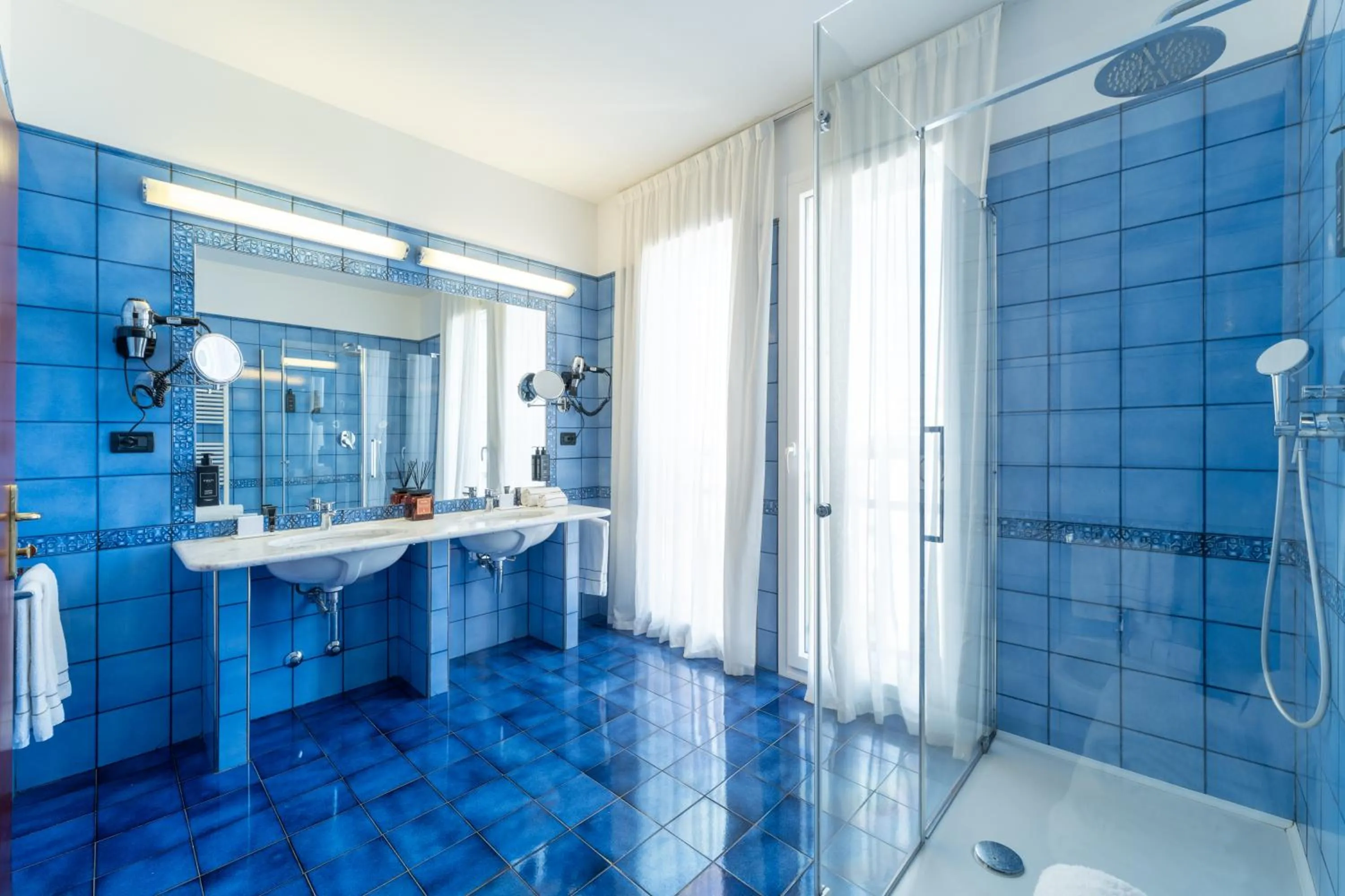 Shower in Hotel Raffaello