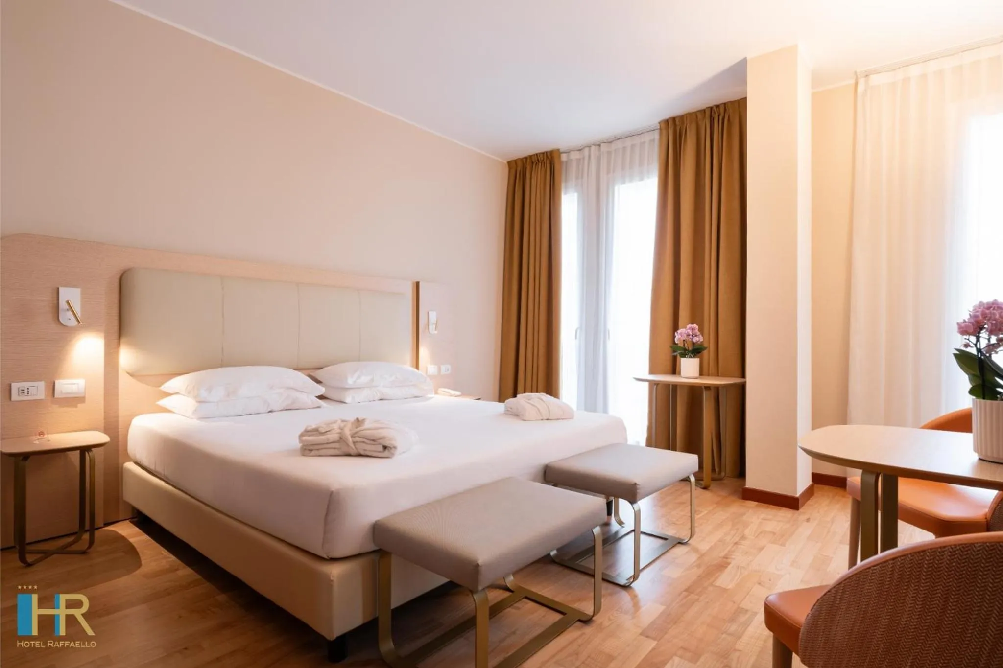 Bed in Hotel Raffaello