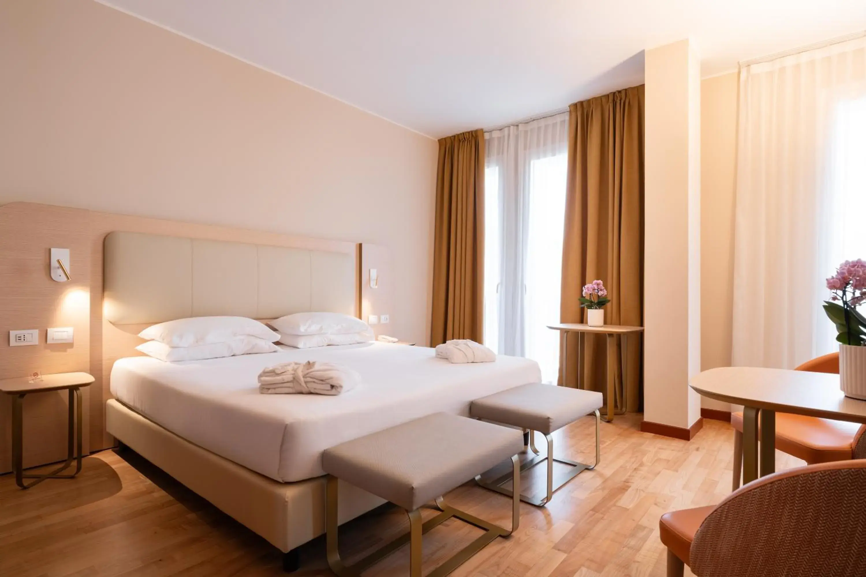 Photo of the whole room, Bed in Hotel Raffaello Photo of the whole room, Bed in Hotel Raffaello