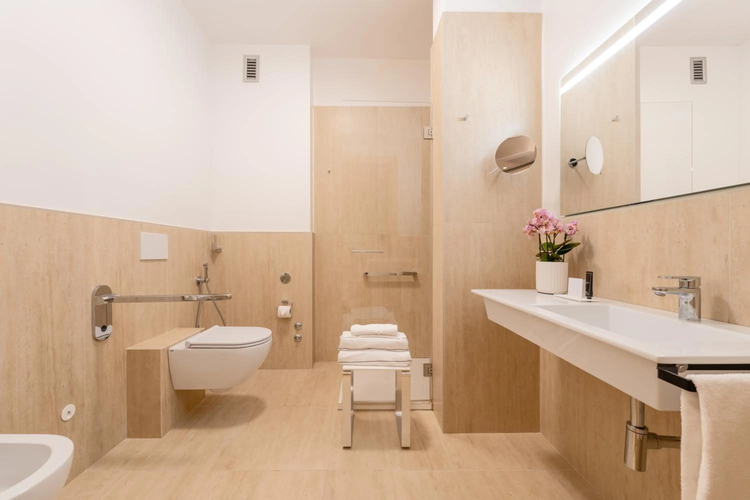 Toilet in Hotel Raffaello