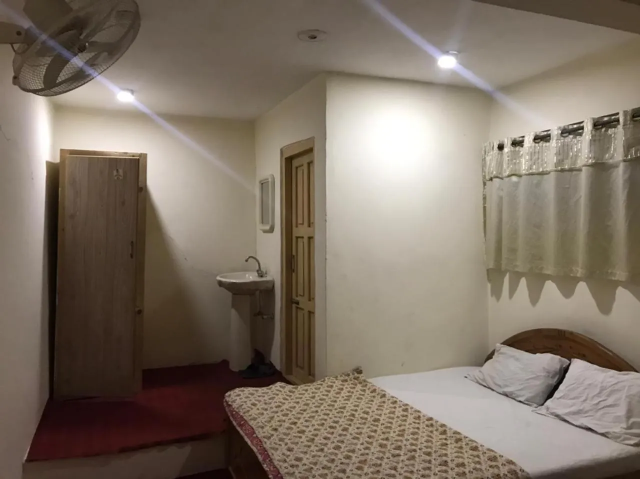 Bed in Highlander inn Skardu