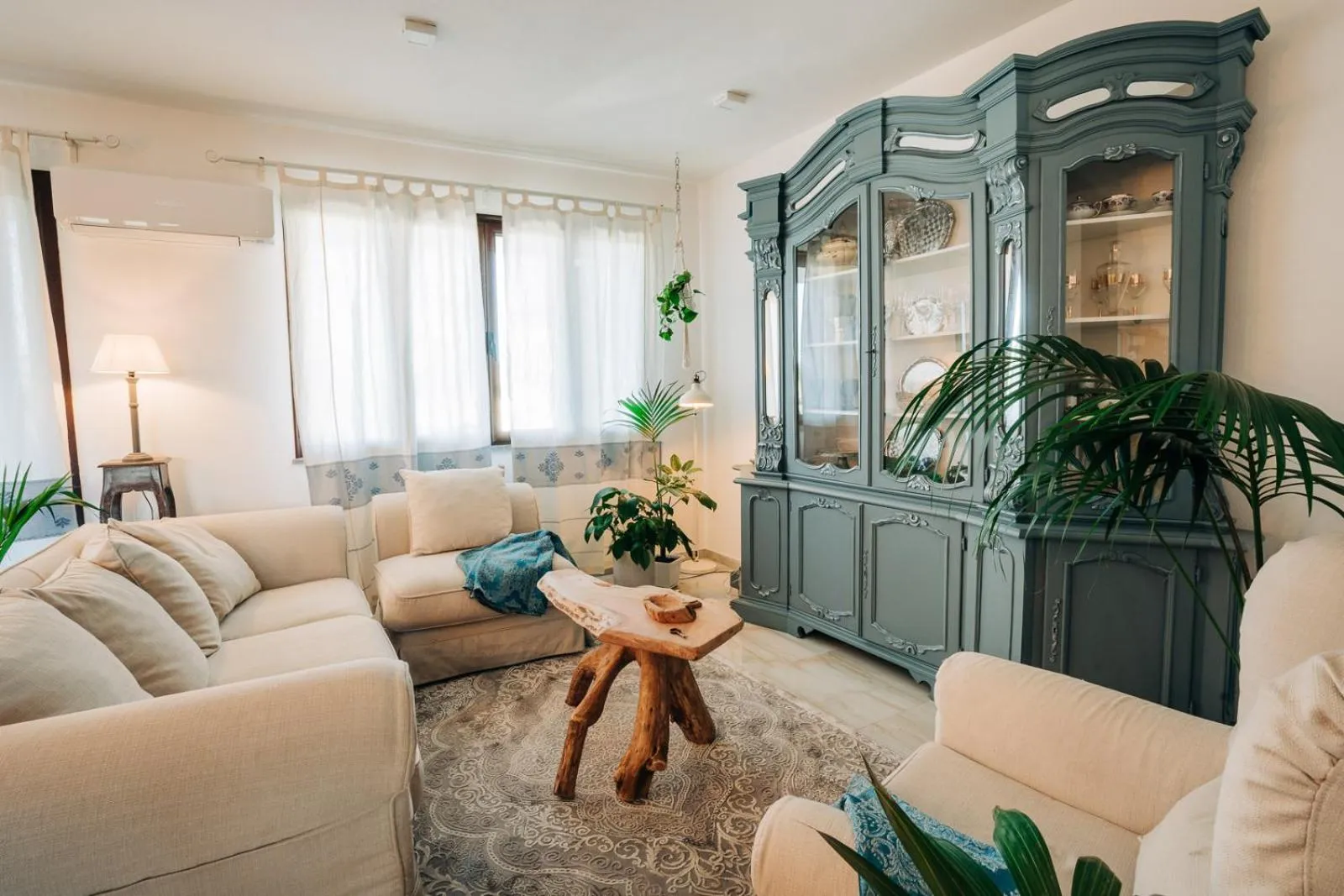 Living room in Juniper Bay