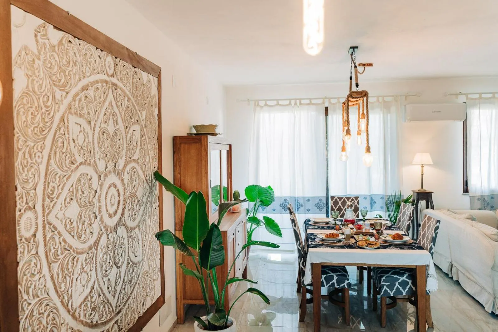 Breakfast in Juniper Bay