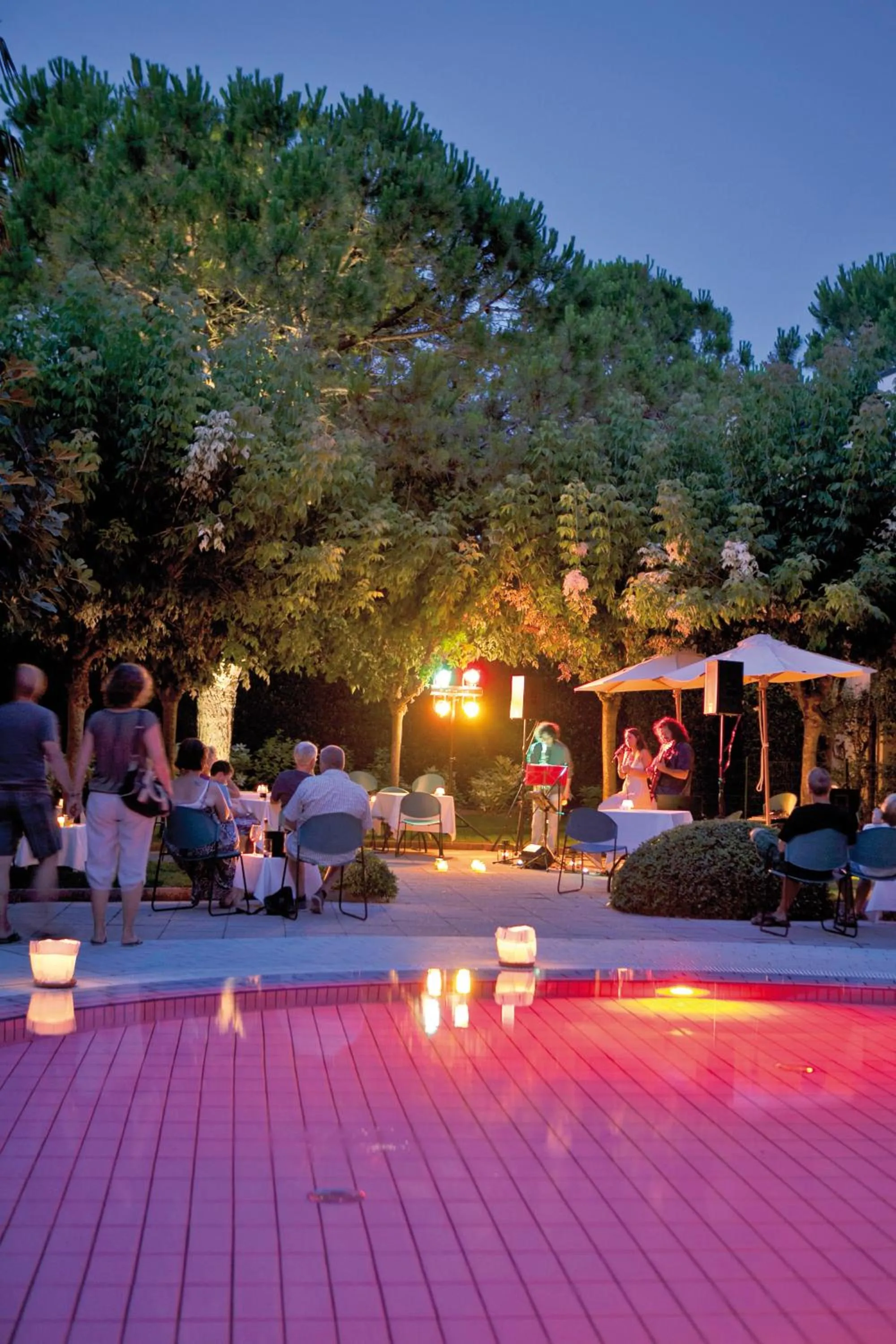 Evening entertainment in Art&Park Hotel Union Lido