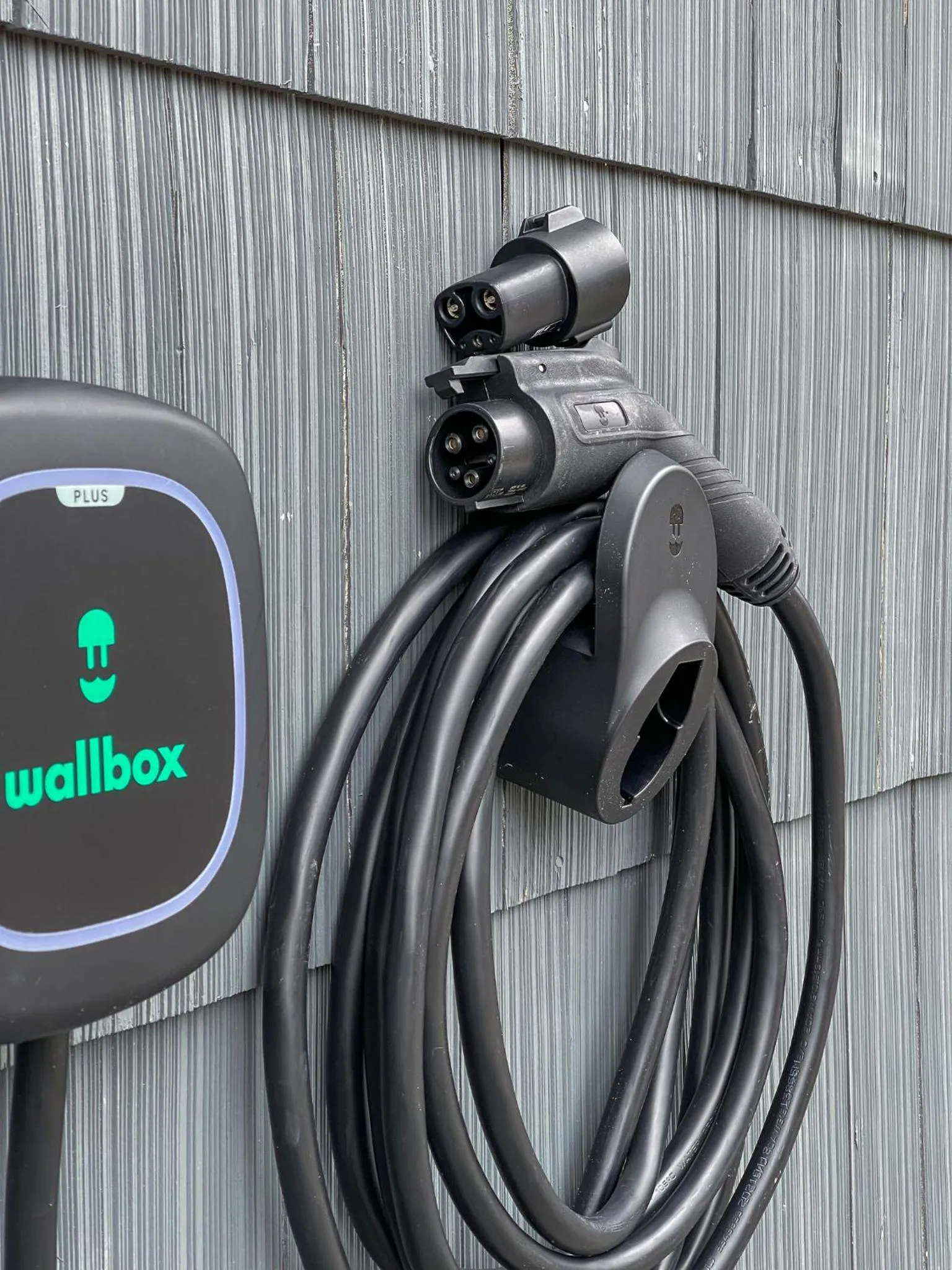 Parking in Upgraded Home with 5 BR 4 Bath 4 FREE gated parking space, Family,EV,RV friendly