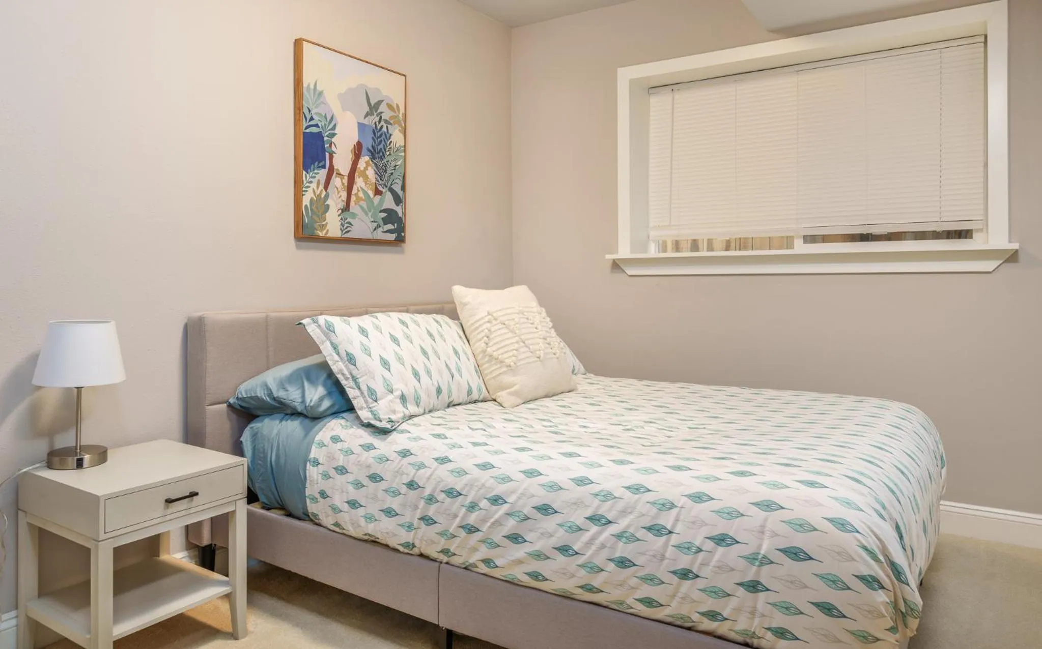 Bed in Upgraded Home with 5 BR 4 Bath 4 FREE gated parking space, Family,EV,RV friendly