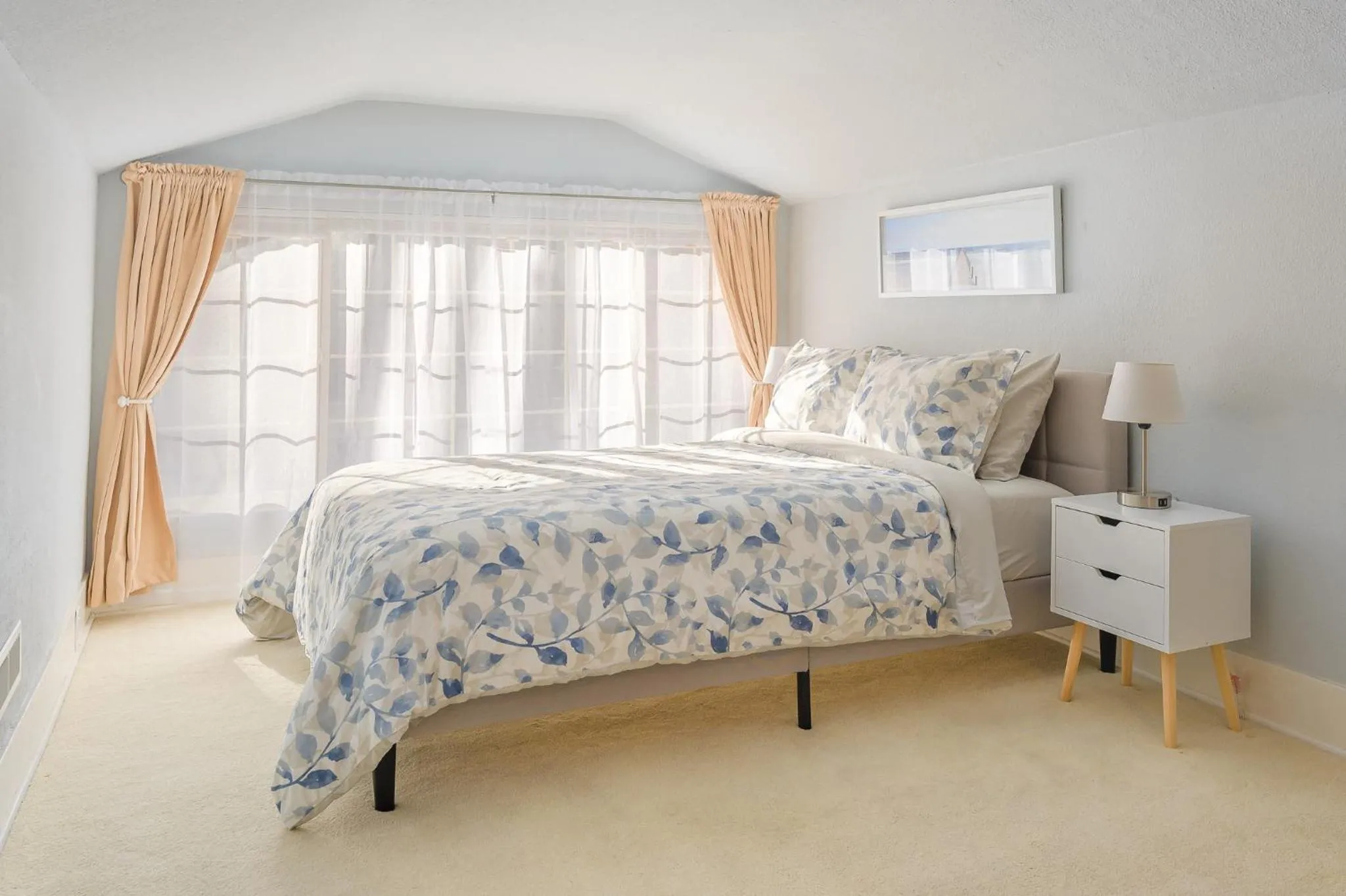 Bed in Upgraded Home with 5 BR 4 Bath 4 FREE gated parking space, Family,EV,RV friendly