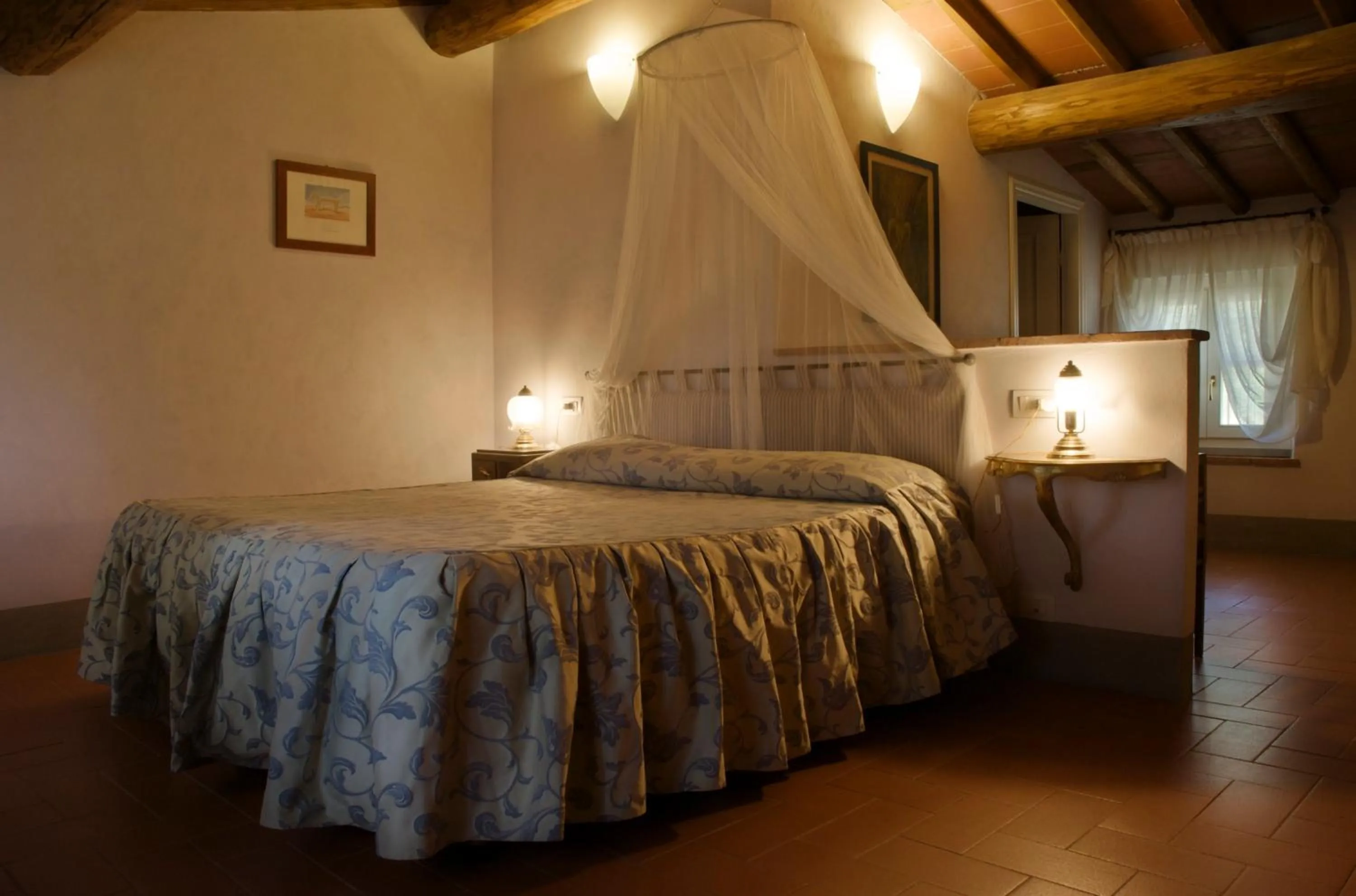 Photo of the whole room, Bed in Relais Del Lago