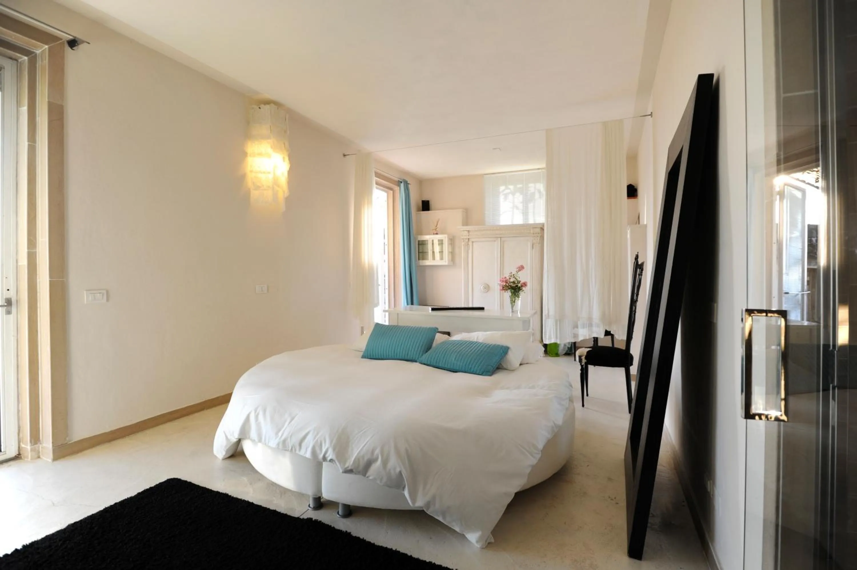 Photo of the whole room, Bed in Relais Del Lago