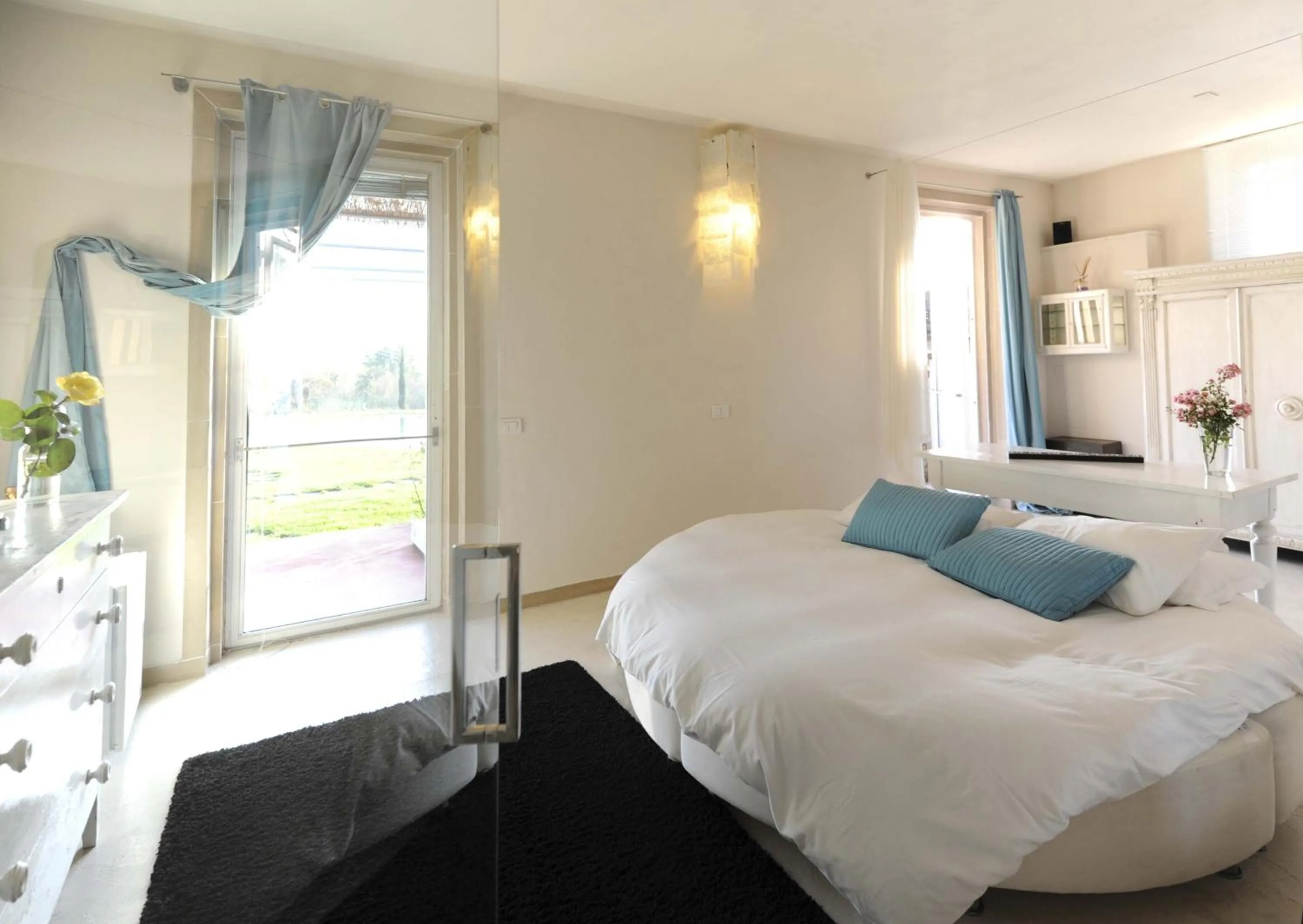 Photo of the whole room, Bed in Relais Del Lago