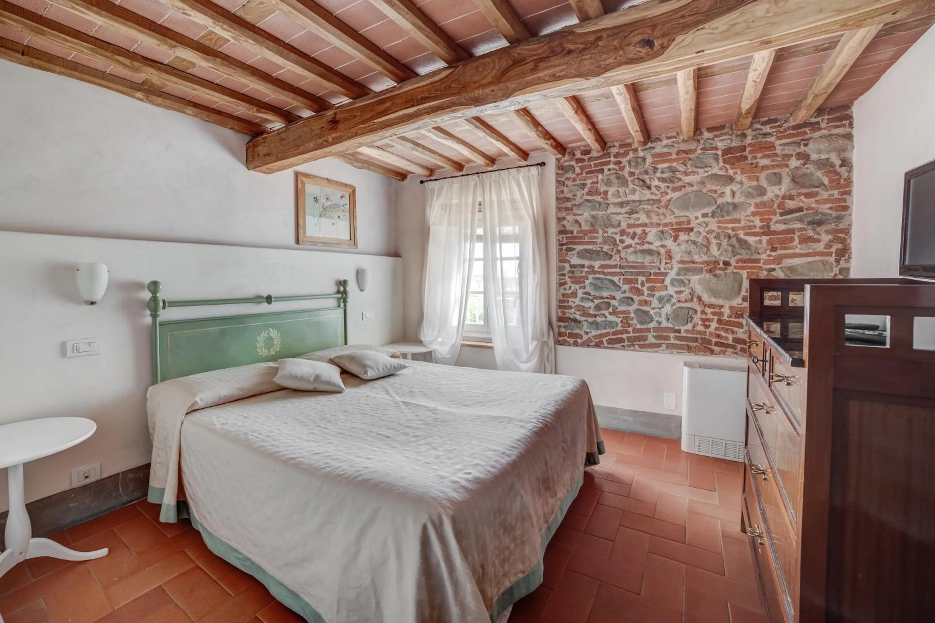 Photo of the whole room, Bed in Relais Del Lago