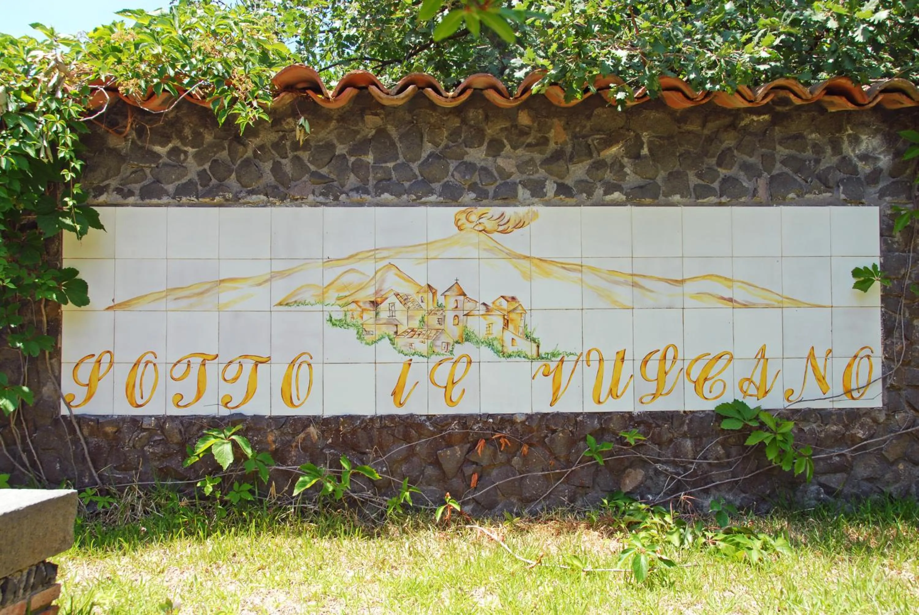 Property logo or sign in Sotto Il Vulcano