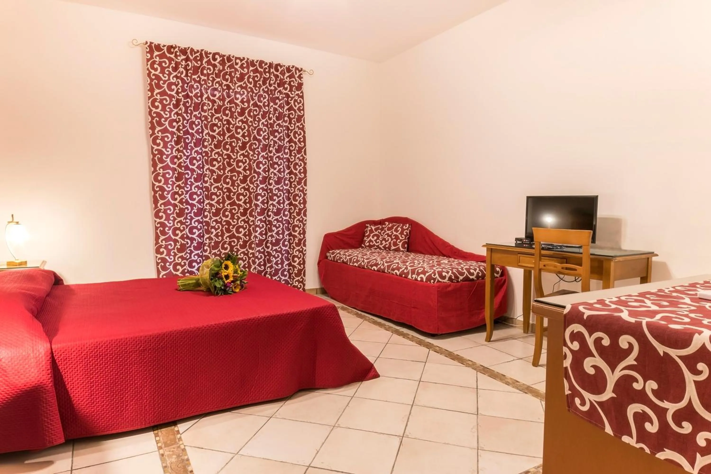 TV and multimedia, Bed in Residence Alberghiero Eolie