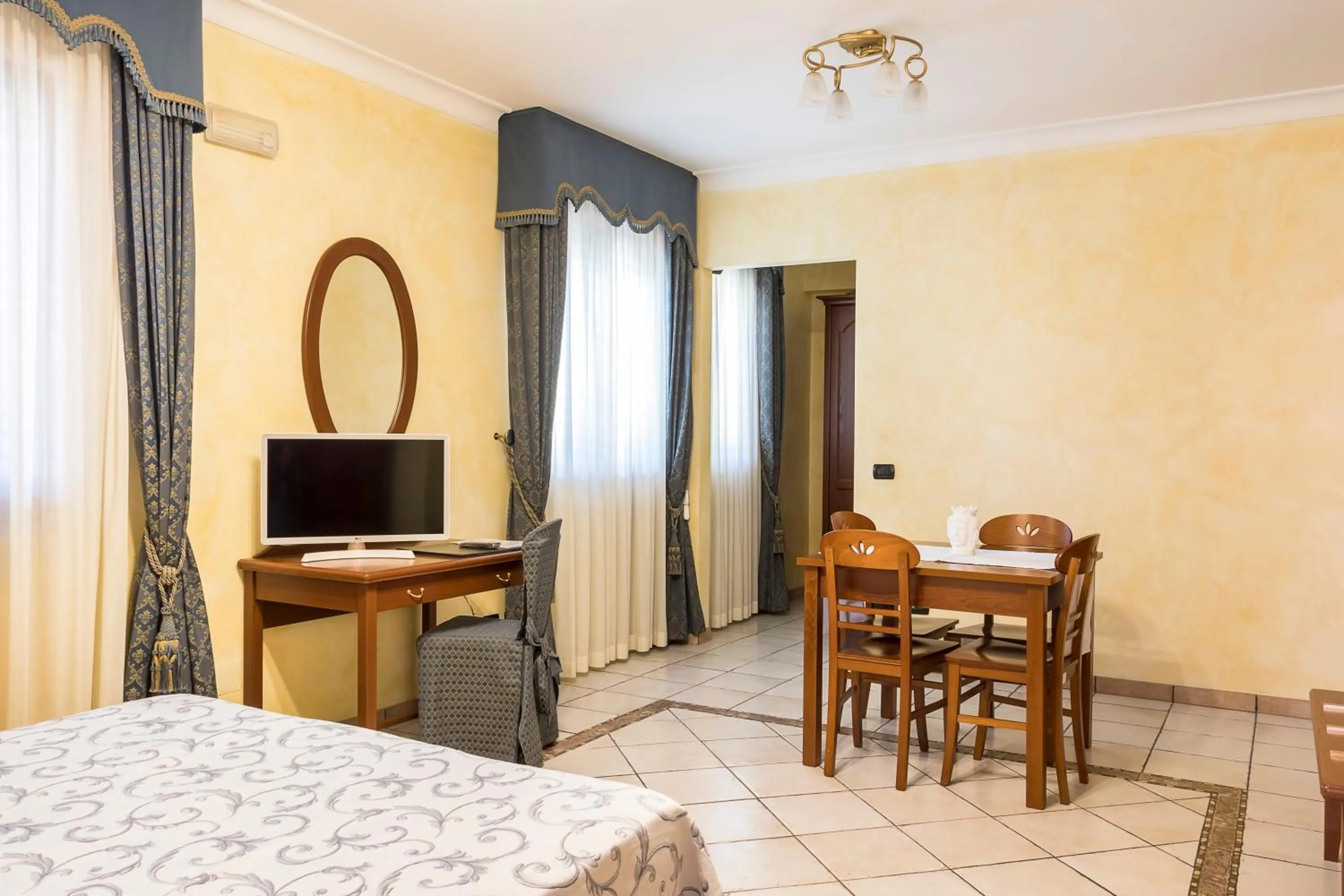 TV and multimedia, Bed in Residence Alberghiero Eolie