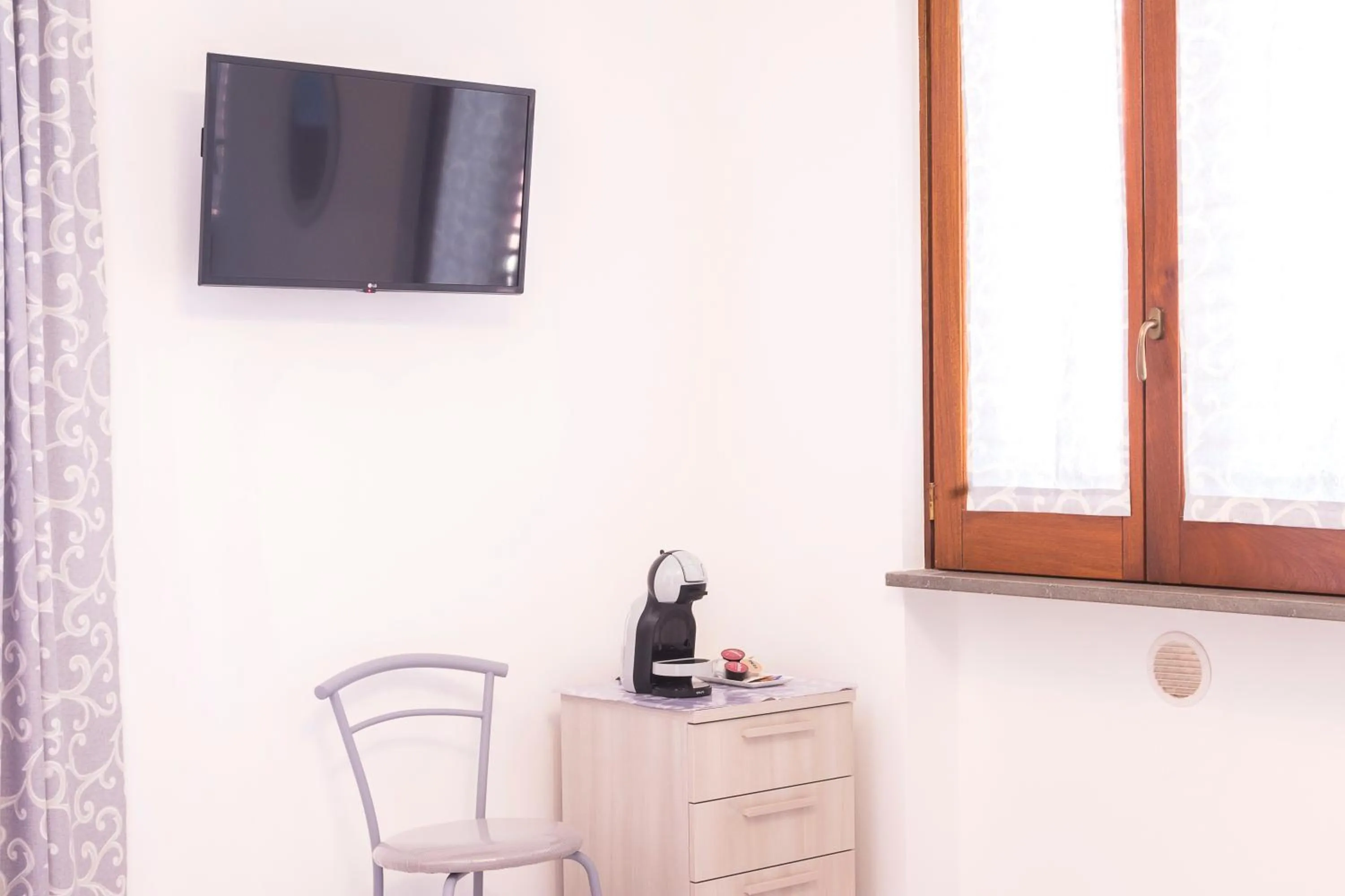 TV and multimedia in Residence Alberghiero Eolie