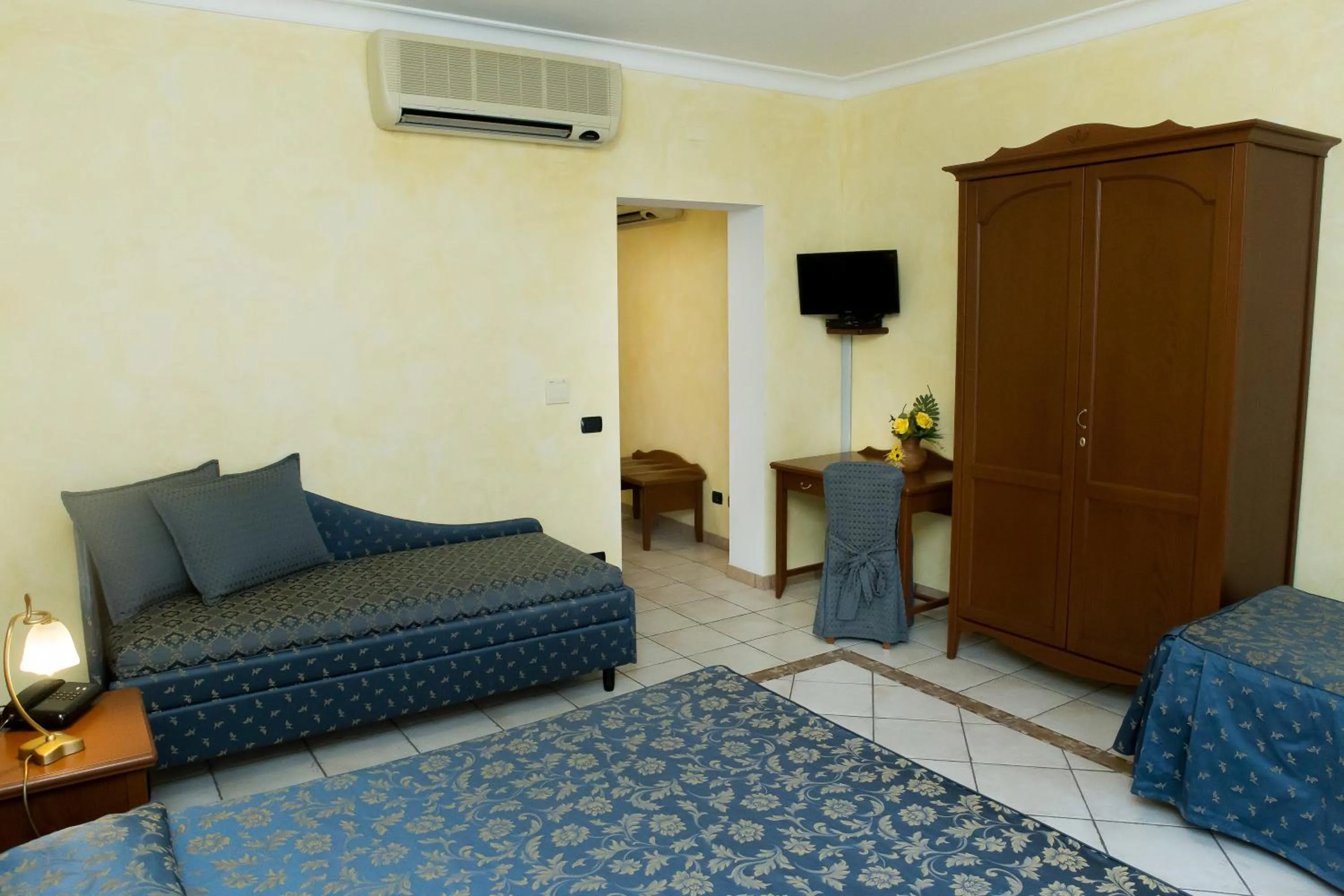 Photo of the whole room, Bed in Residence Alberghiero Eolie