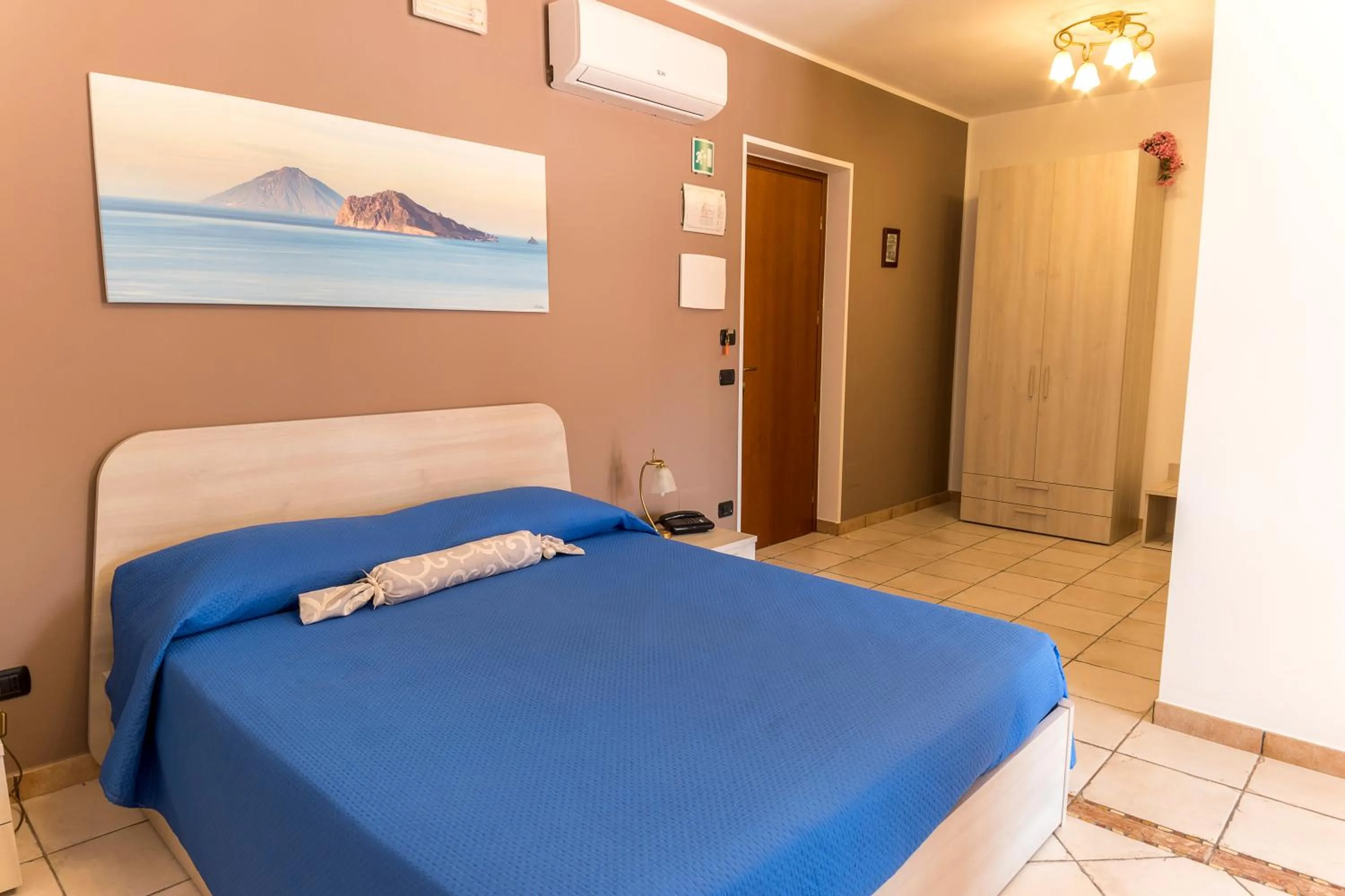 Bedroom, Bed in Residence Alberghiero Eolie