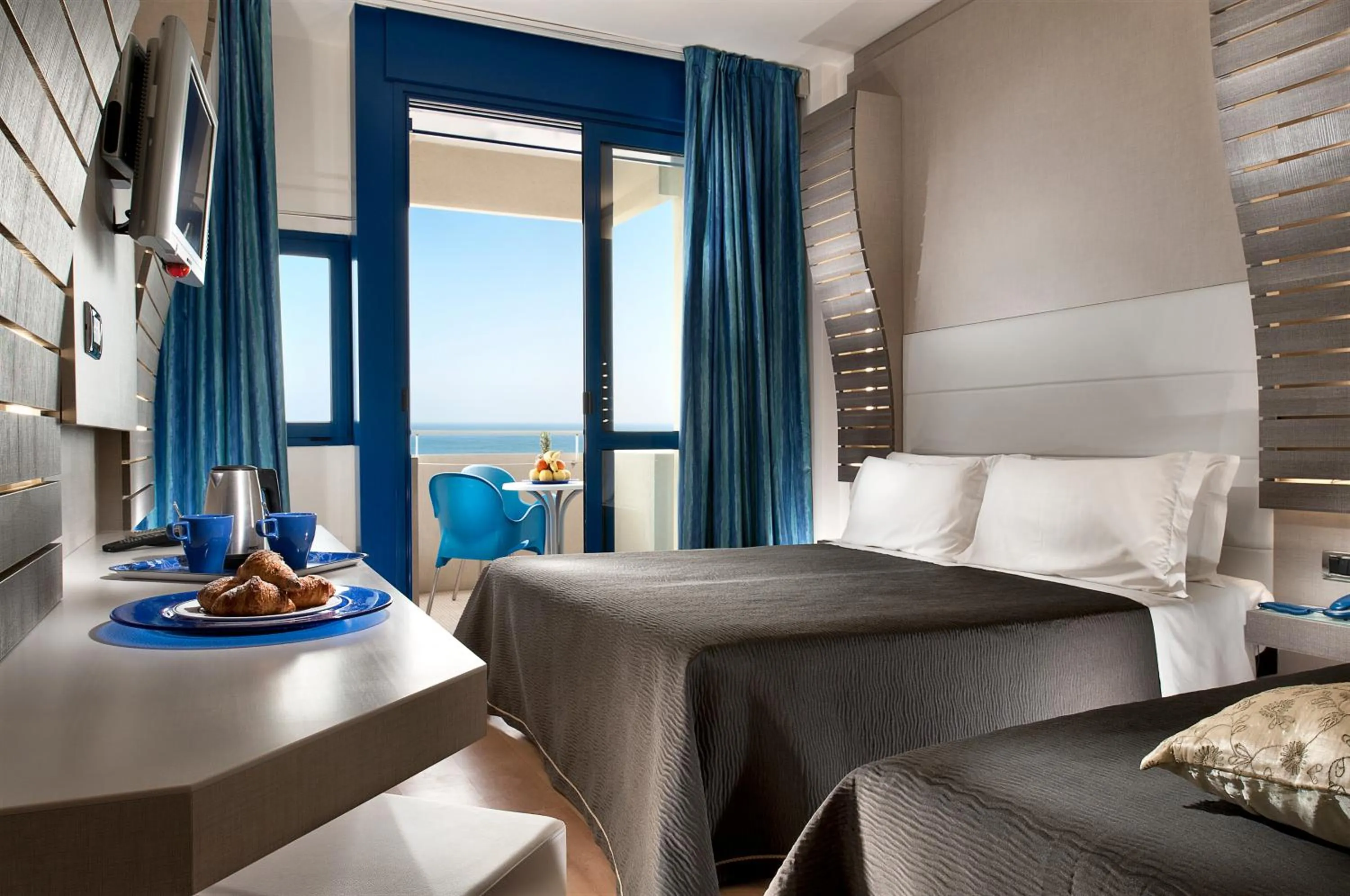 Patio, Bed in Hotel Baltic Riccione-Fronte Mare