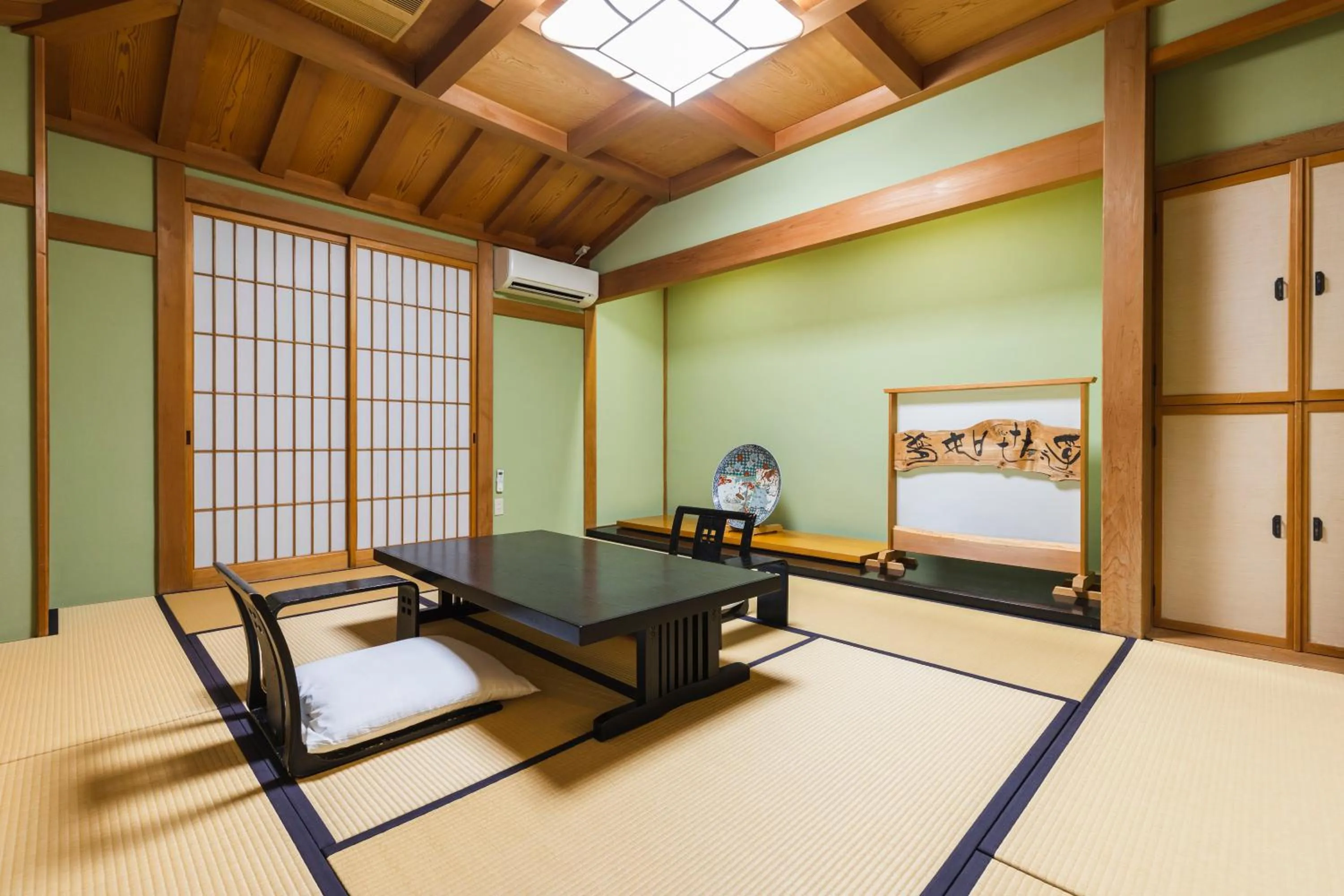 Photo of the whole room in Hotel Jogakura