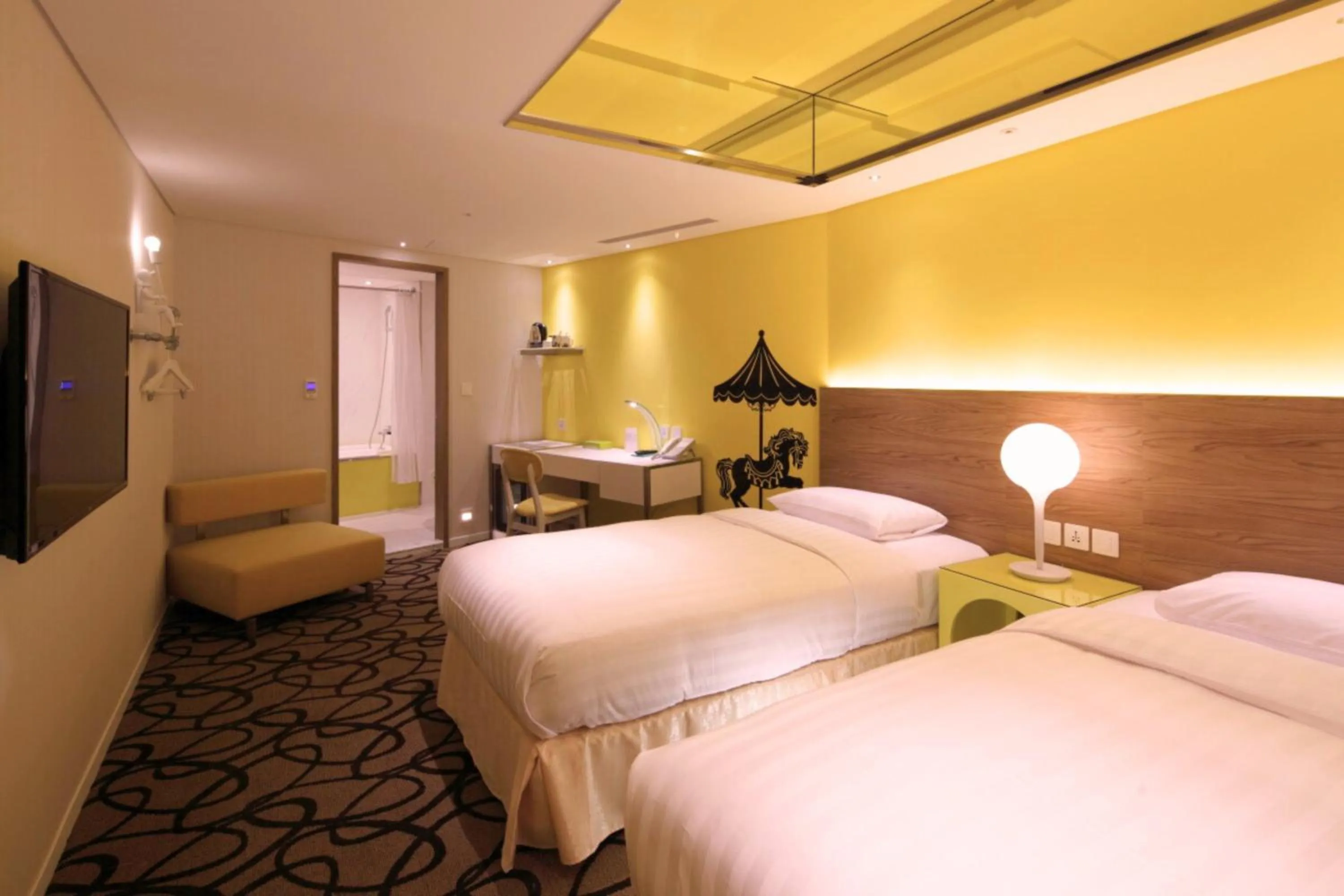On site, Bed in Green World Hotel - Zhonghua