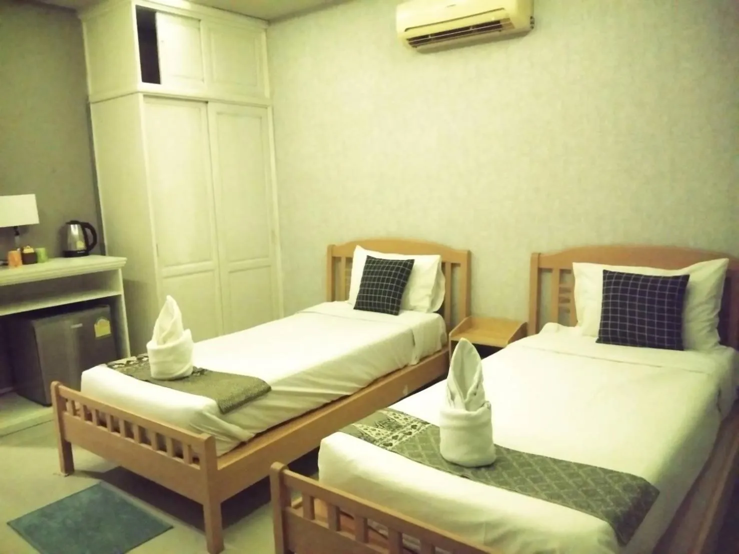 Bed in Lenny's Koh Samui