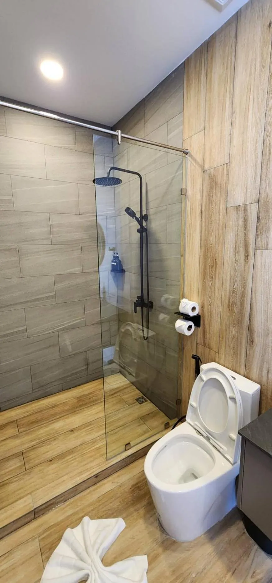 Shower in Lenny's Koh Samui