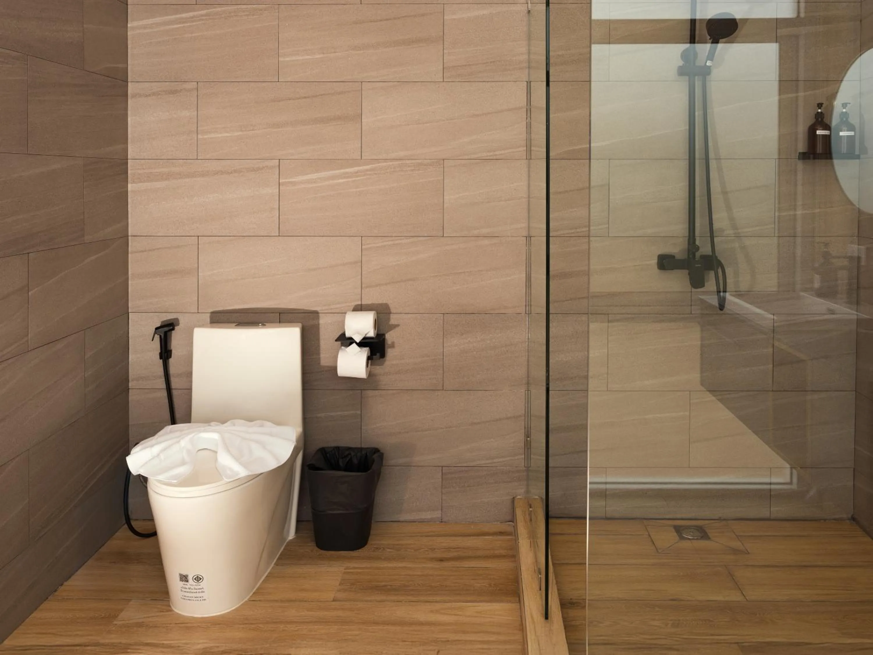 Toilet in Lenny's Koh Samui