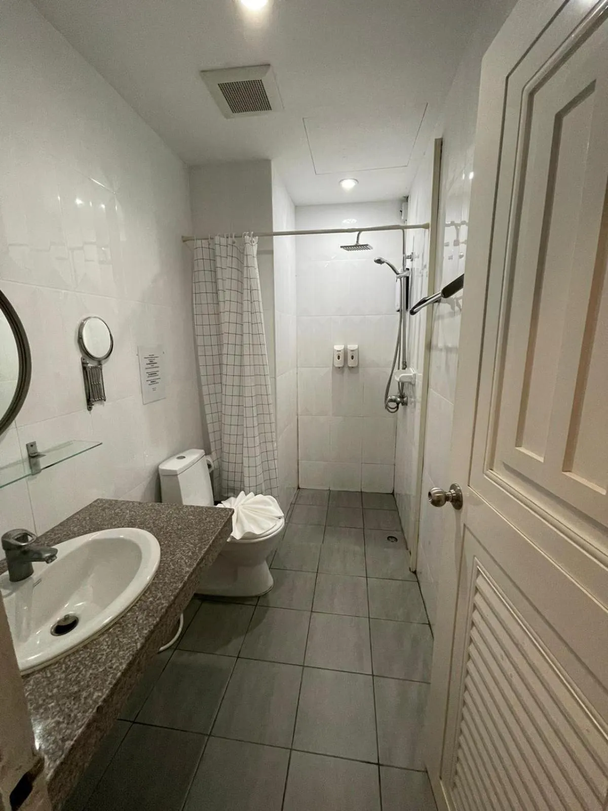 Shower in Lenny's Koh Samui