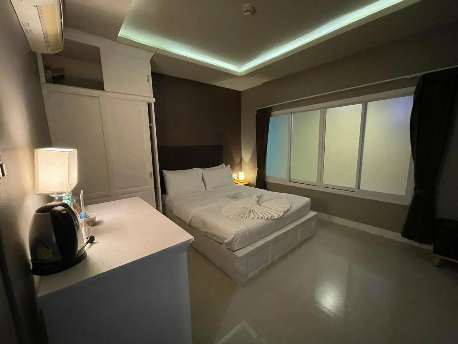 King Room - single occupancy in Lenny's Koh Samui King Room - single occupancy in Lenny's Koh Samui