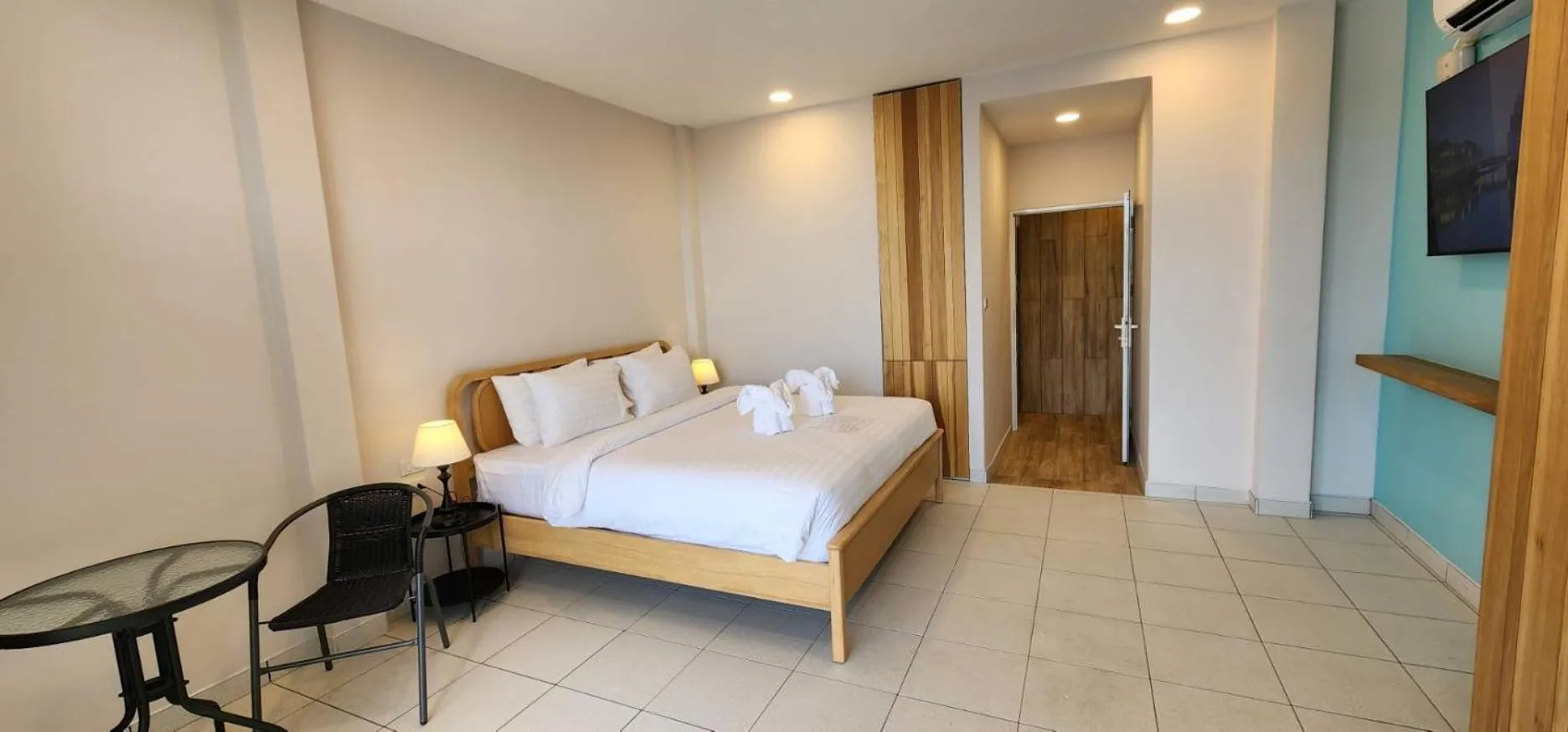 Bed in Lenny's Koh Samui