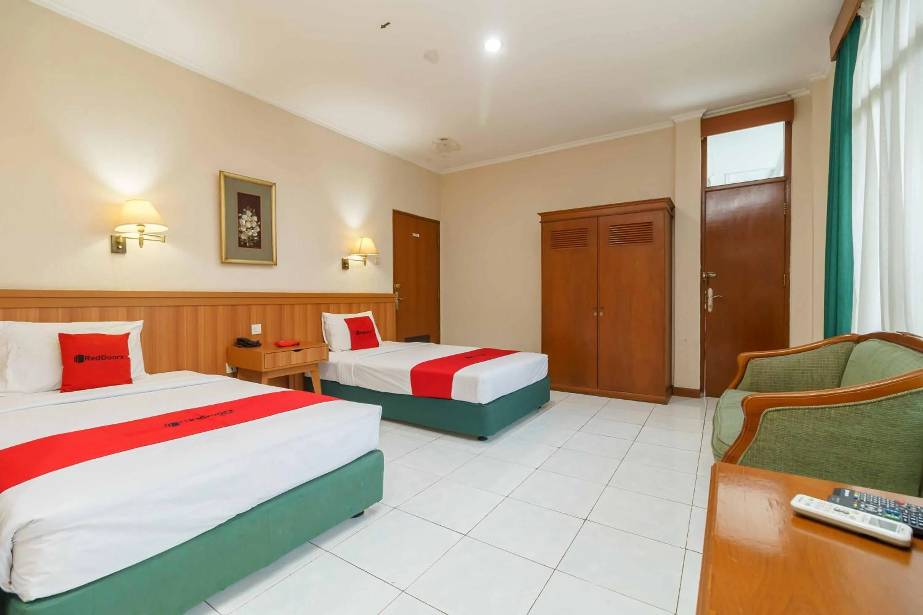 Bedroom, Bed in RedDoorz Plus near Kemang Raya