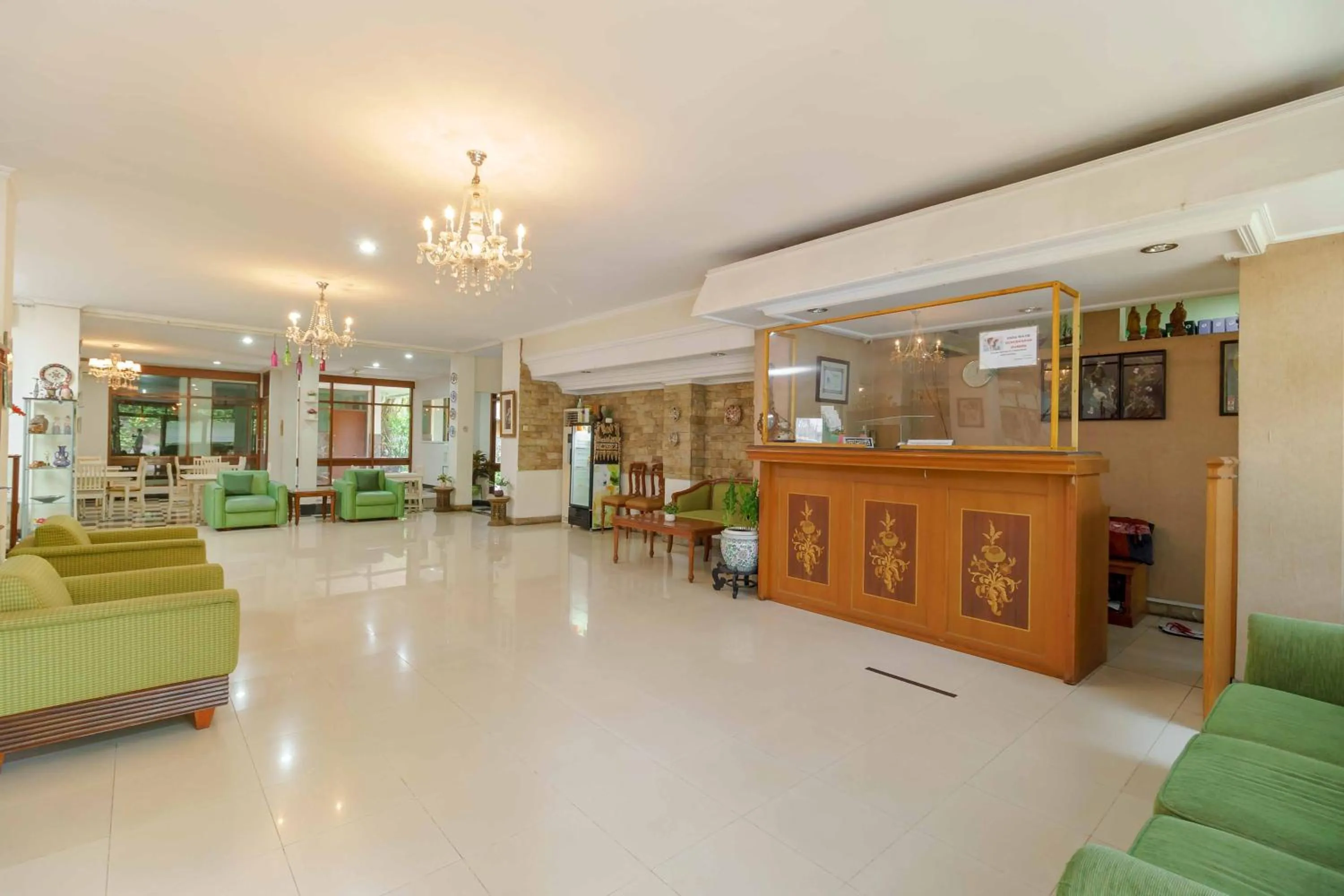 Lobby or reception in RedDoorz Plus near Kemang Raya