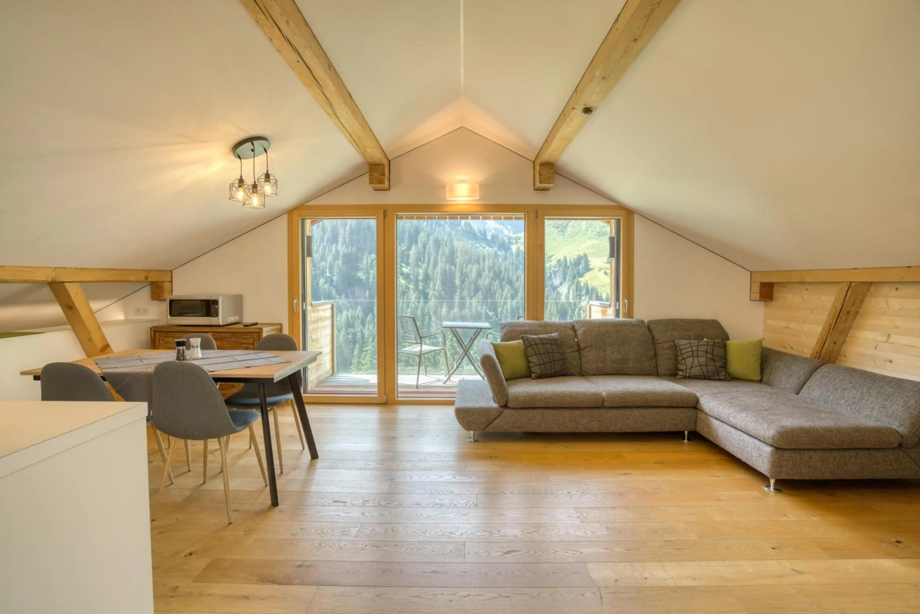 Photo of the whole room in HUS24