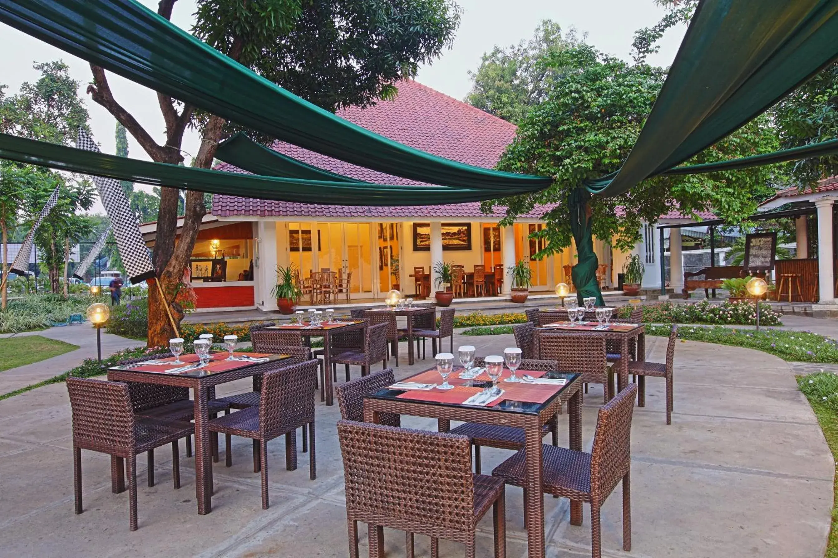 Garden view in Metland Hotel Cirebon Garden view in Metland Hotel Cirebon