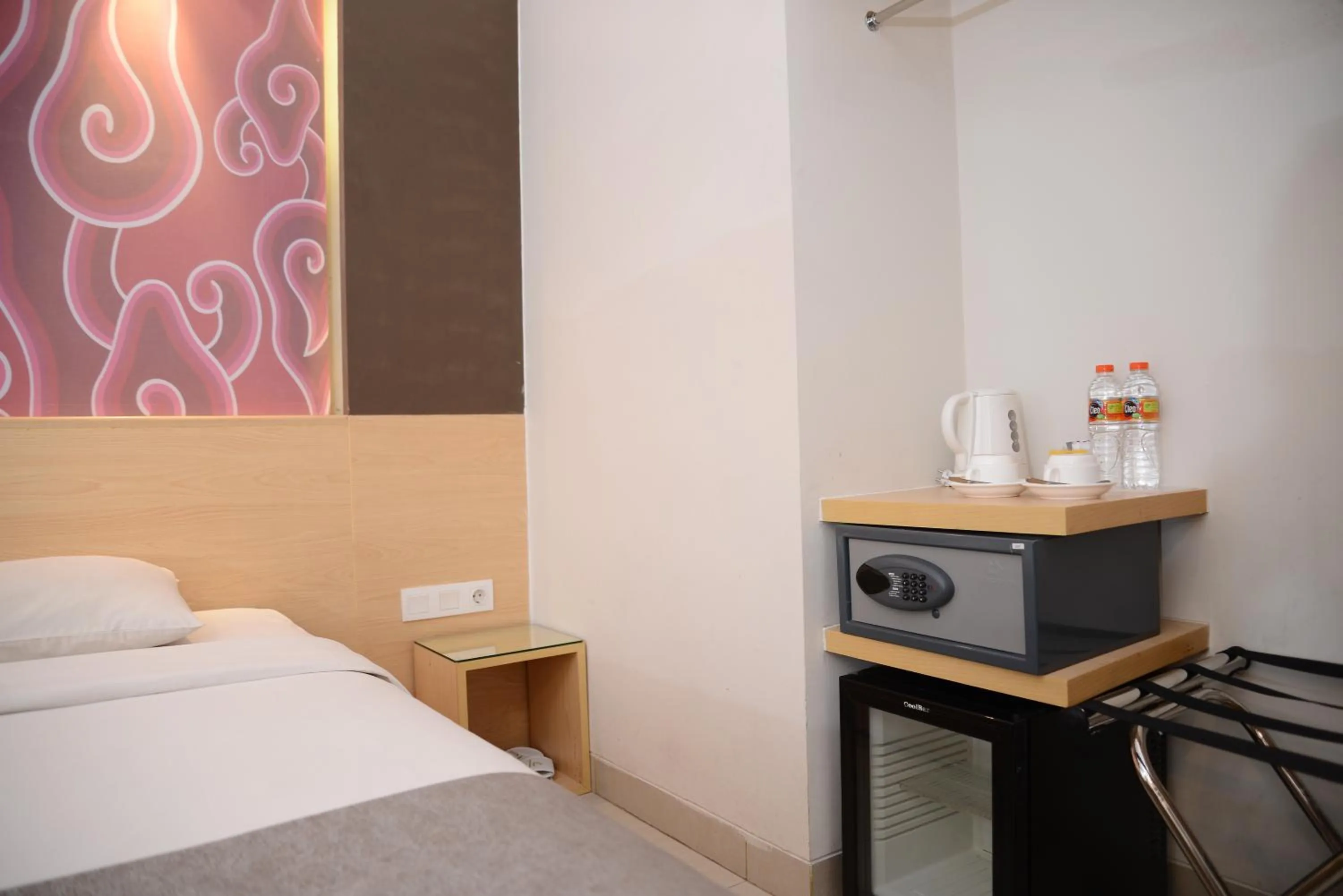 safe, Bed in Metland Hotel Cirebon