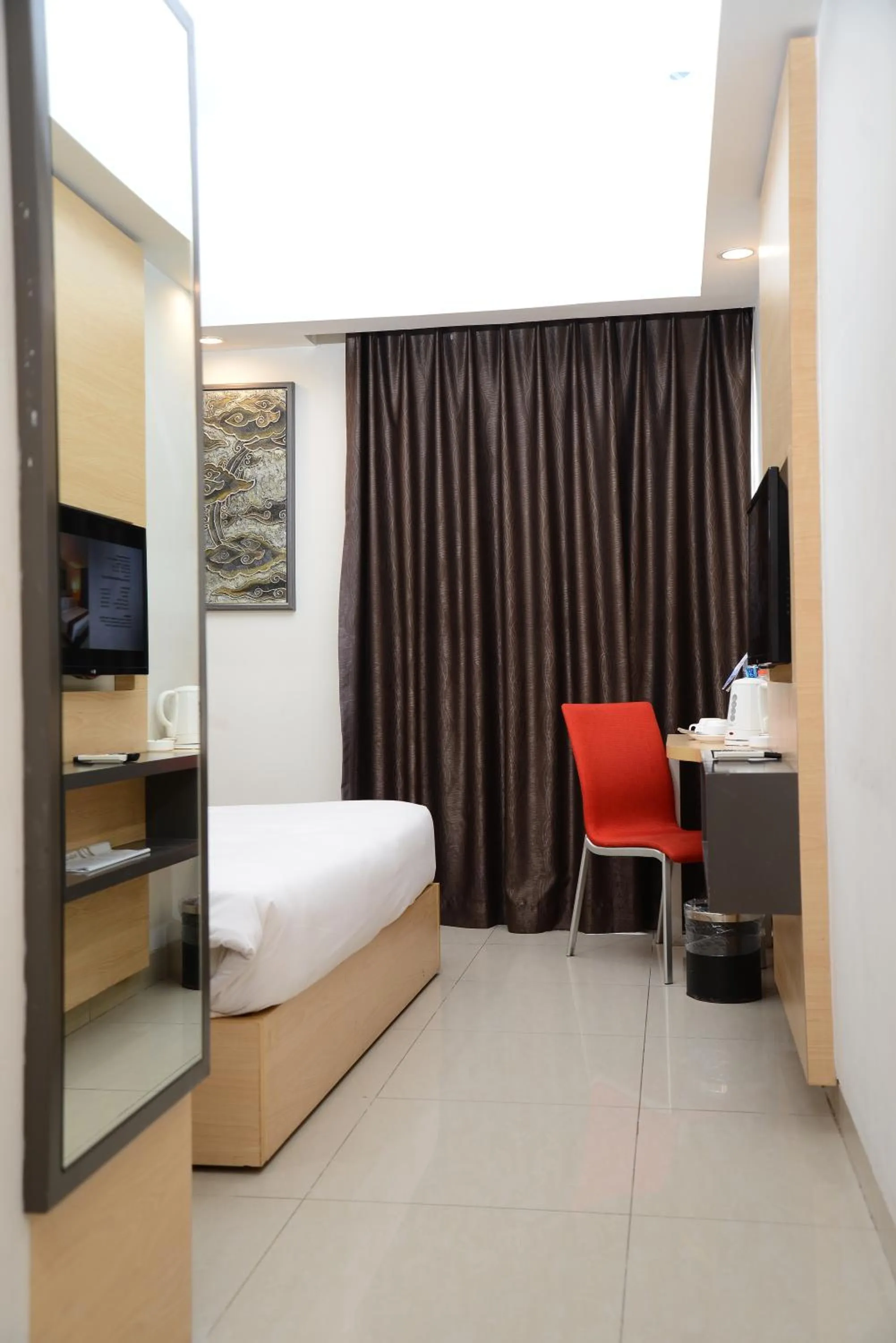 TV and multimedia, Bed in Metland Hotel Cirebon