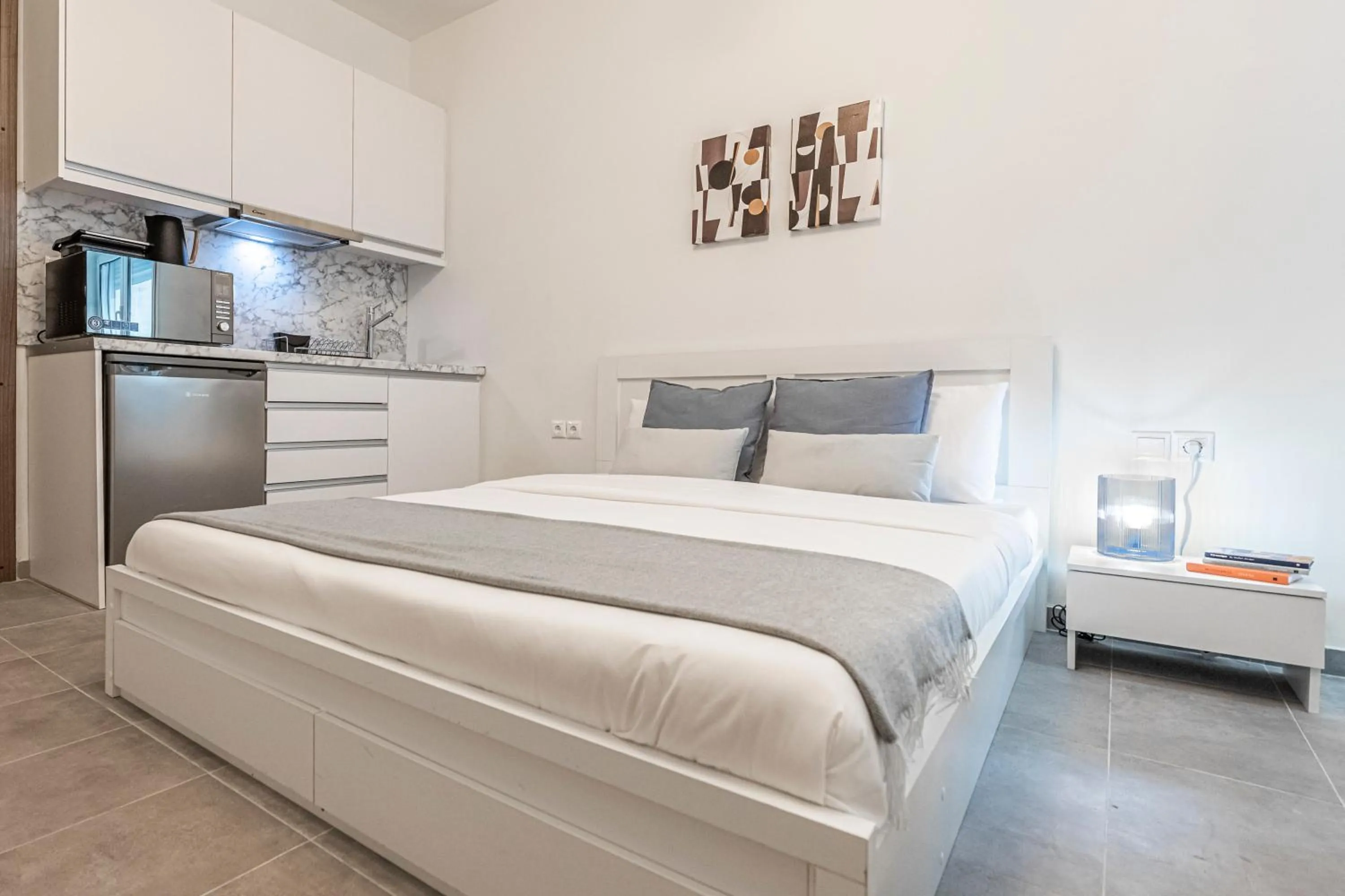Phaedrus Living: City Center Executive Flat Stadiou