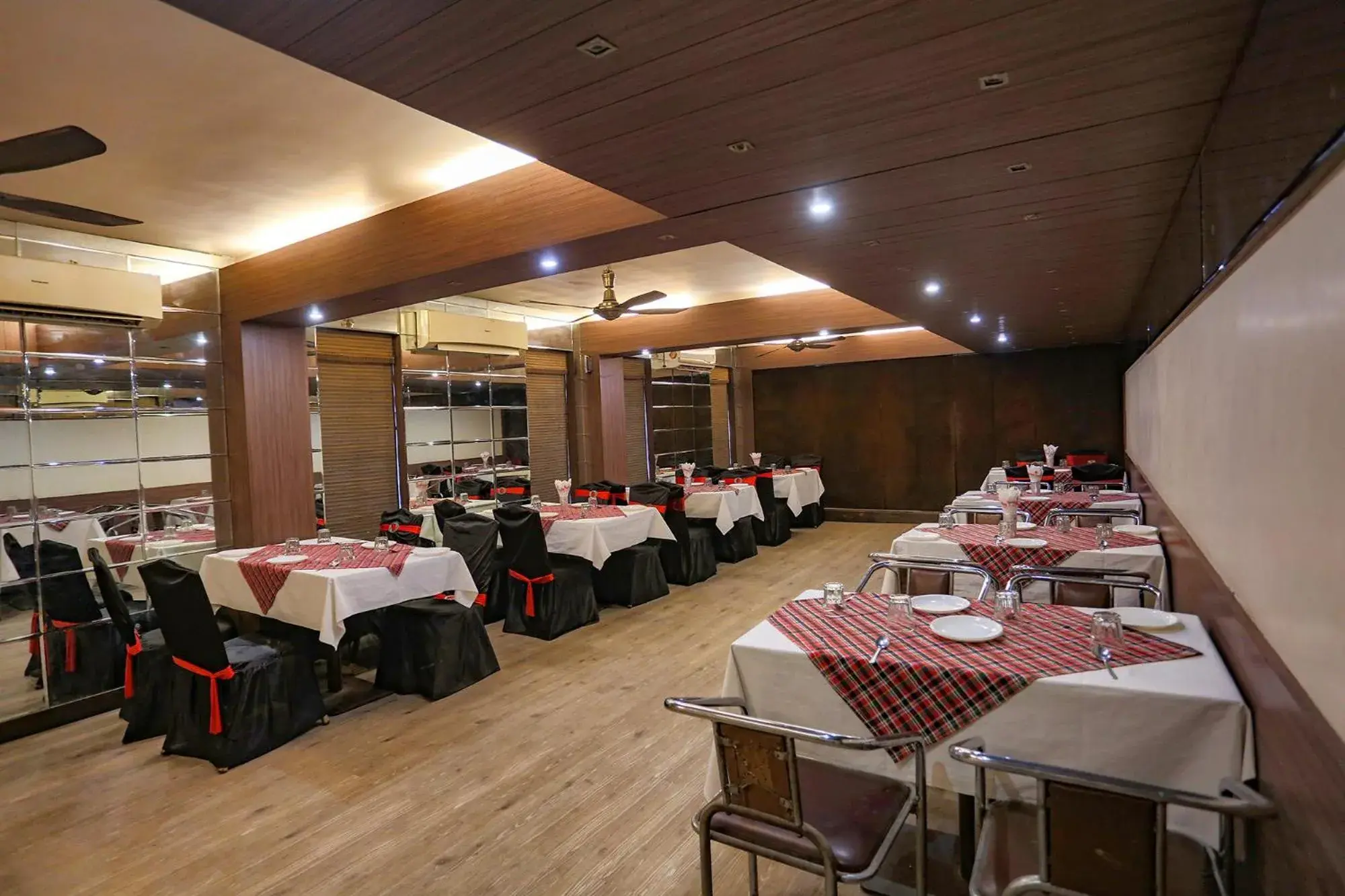 Restaurant/places to eat in FabHotel Surya Restaurant/places to eat in FabHotel Surya