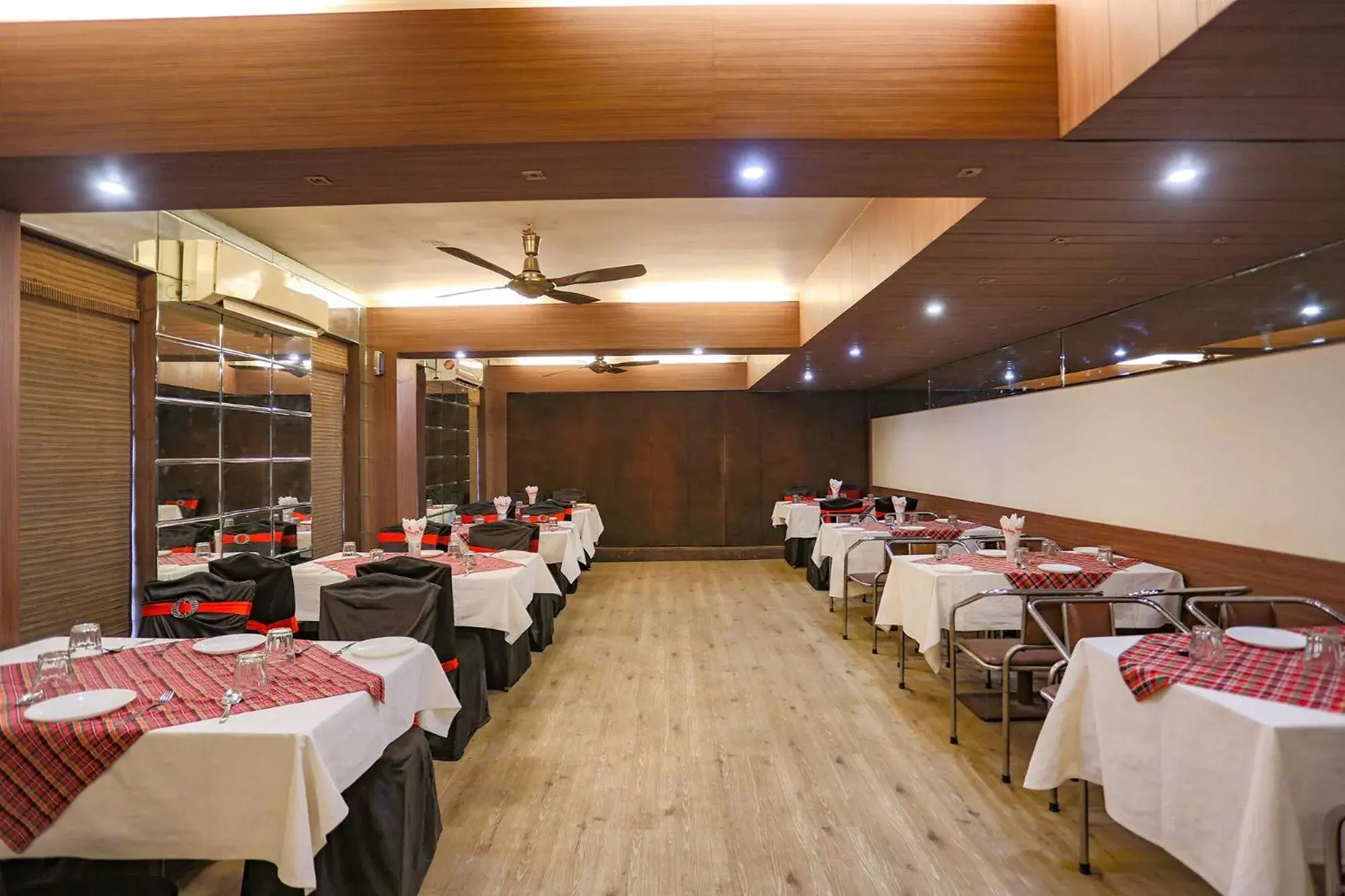 Restaurant/places to eat in FabHotel Surya Restaurant/places to eat in FabHotel Surya