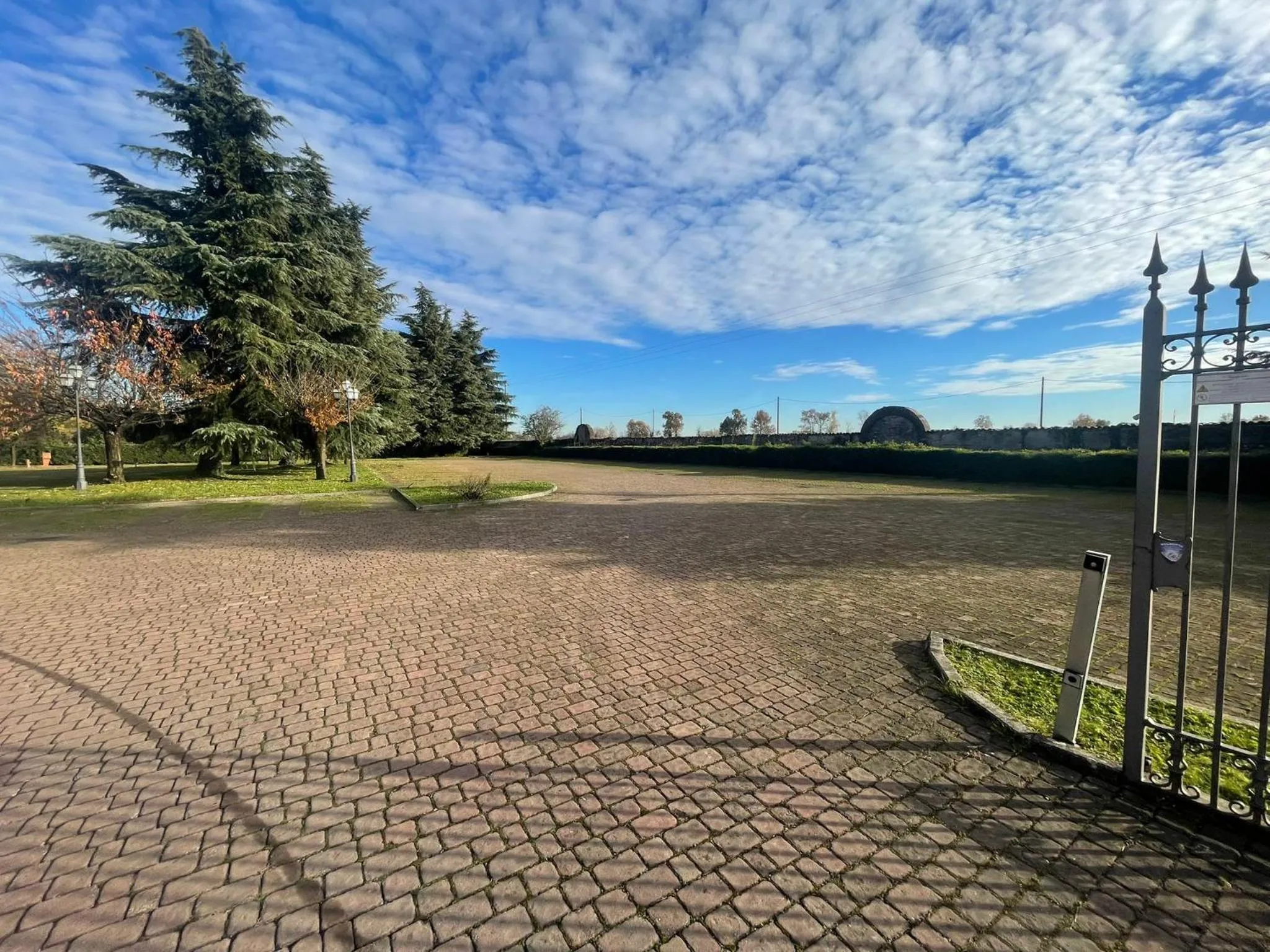 Parking in Bes Hotel Bergamo Cologno al Serio