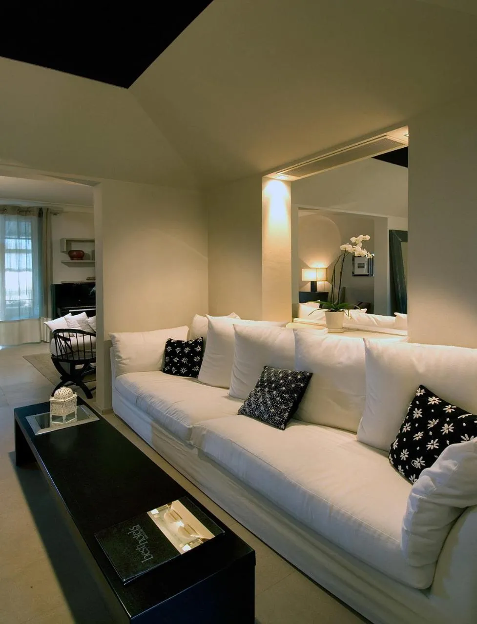 Seating area in Hotel Carducci 76