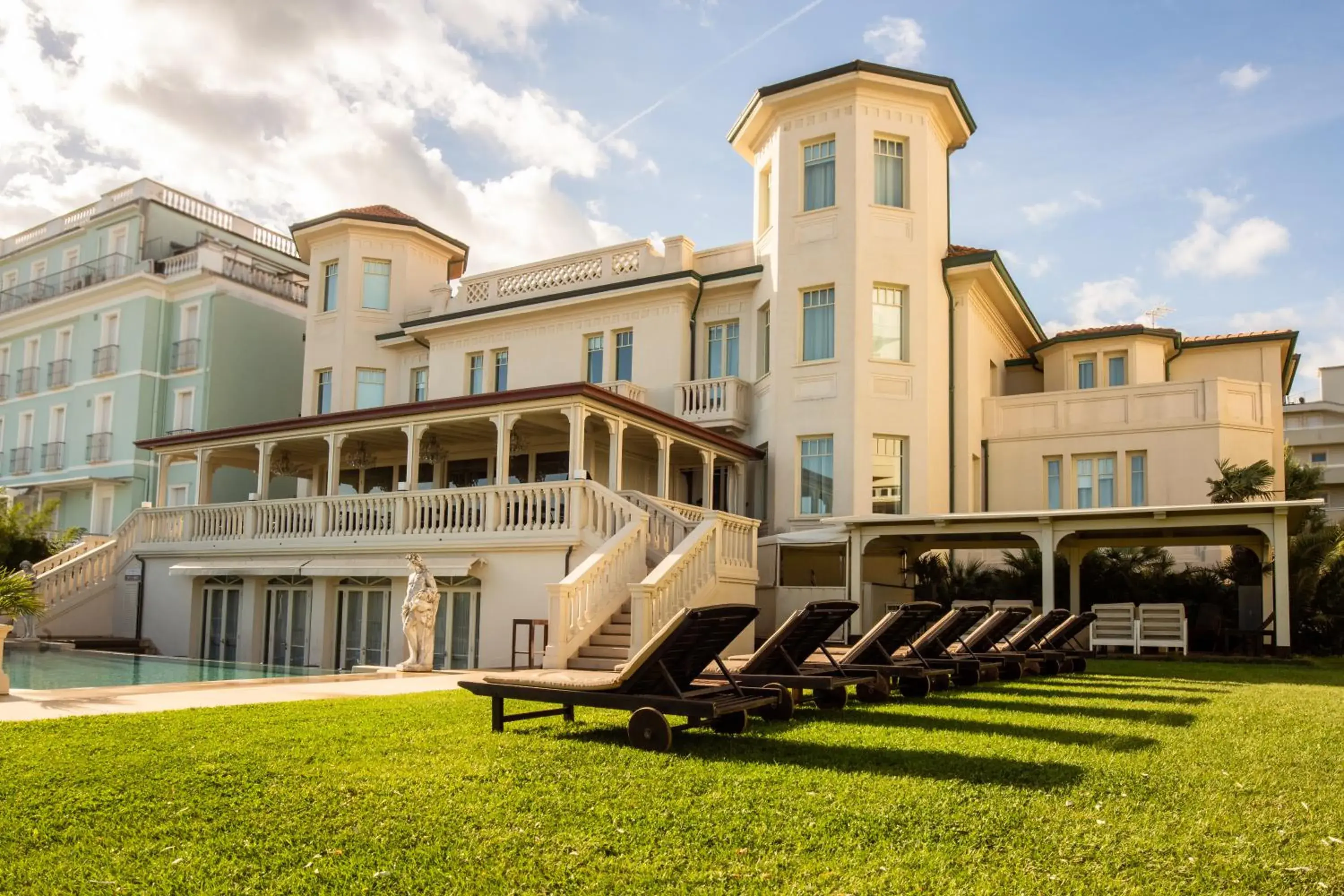 Garden view, Property Building in Hotel Carducci 76