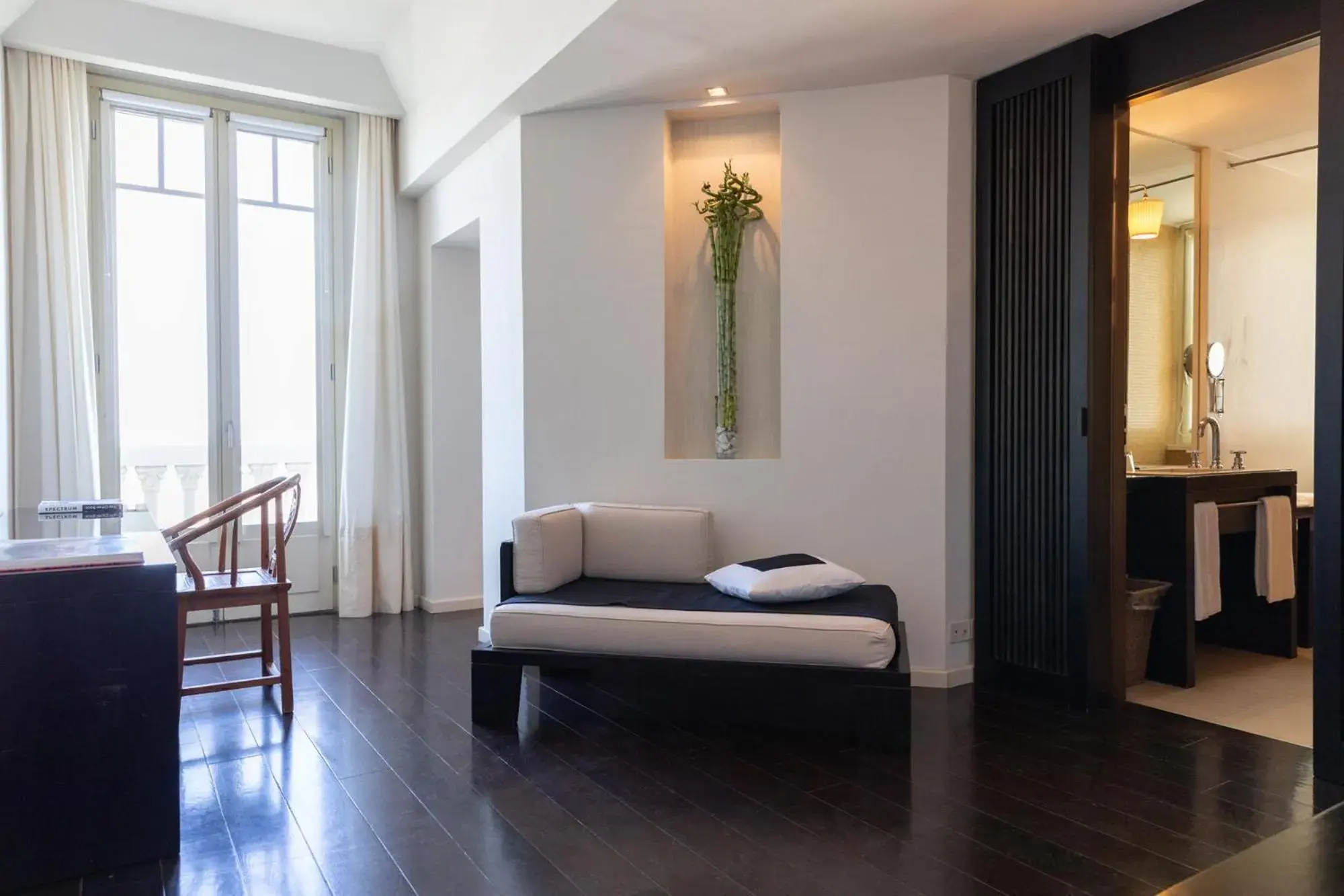 Bedroom, Seating Area in Hotel Carducci 76