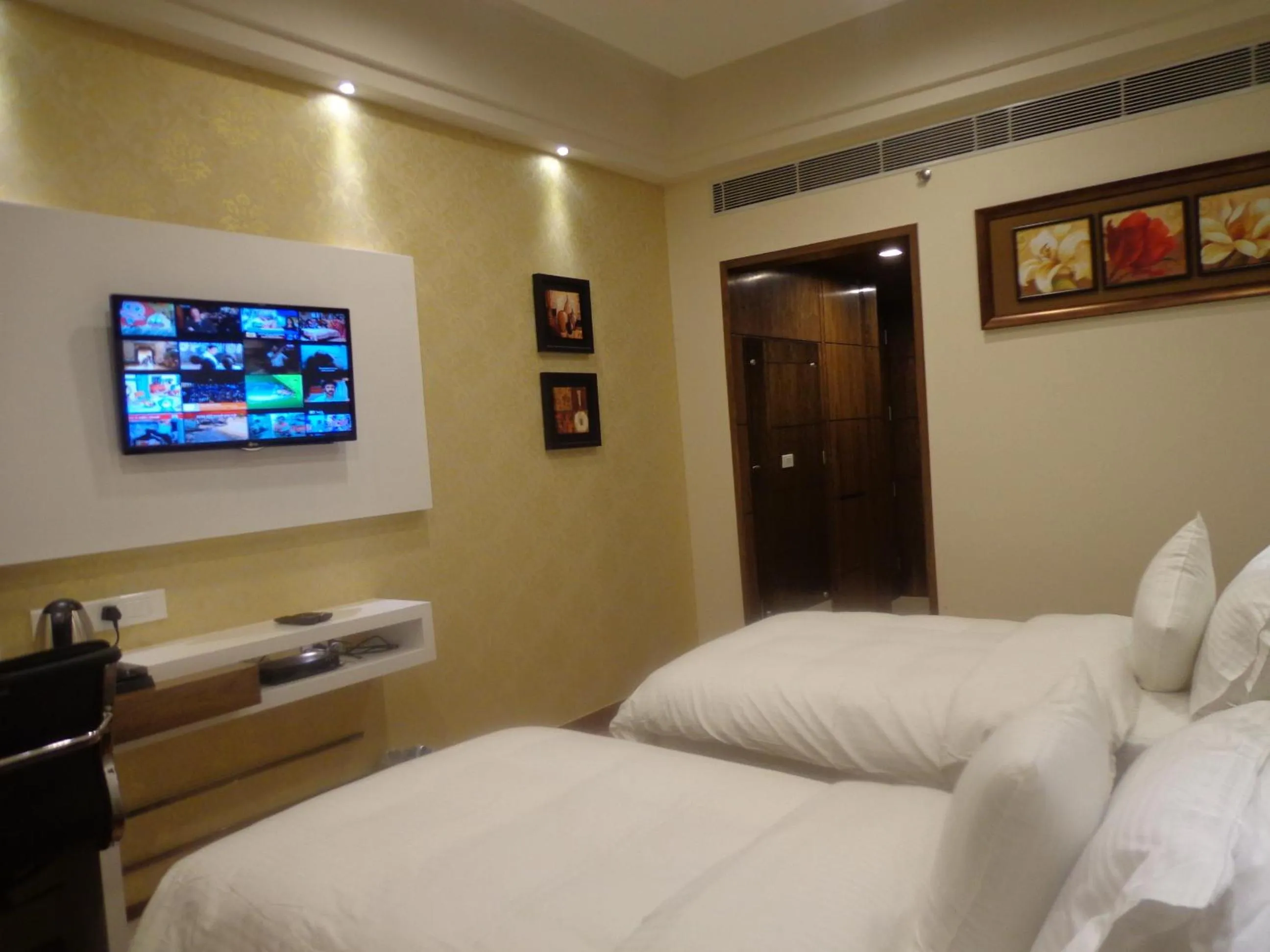 Bed in Hotel Taj Princess - Boutique Hotel