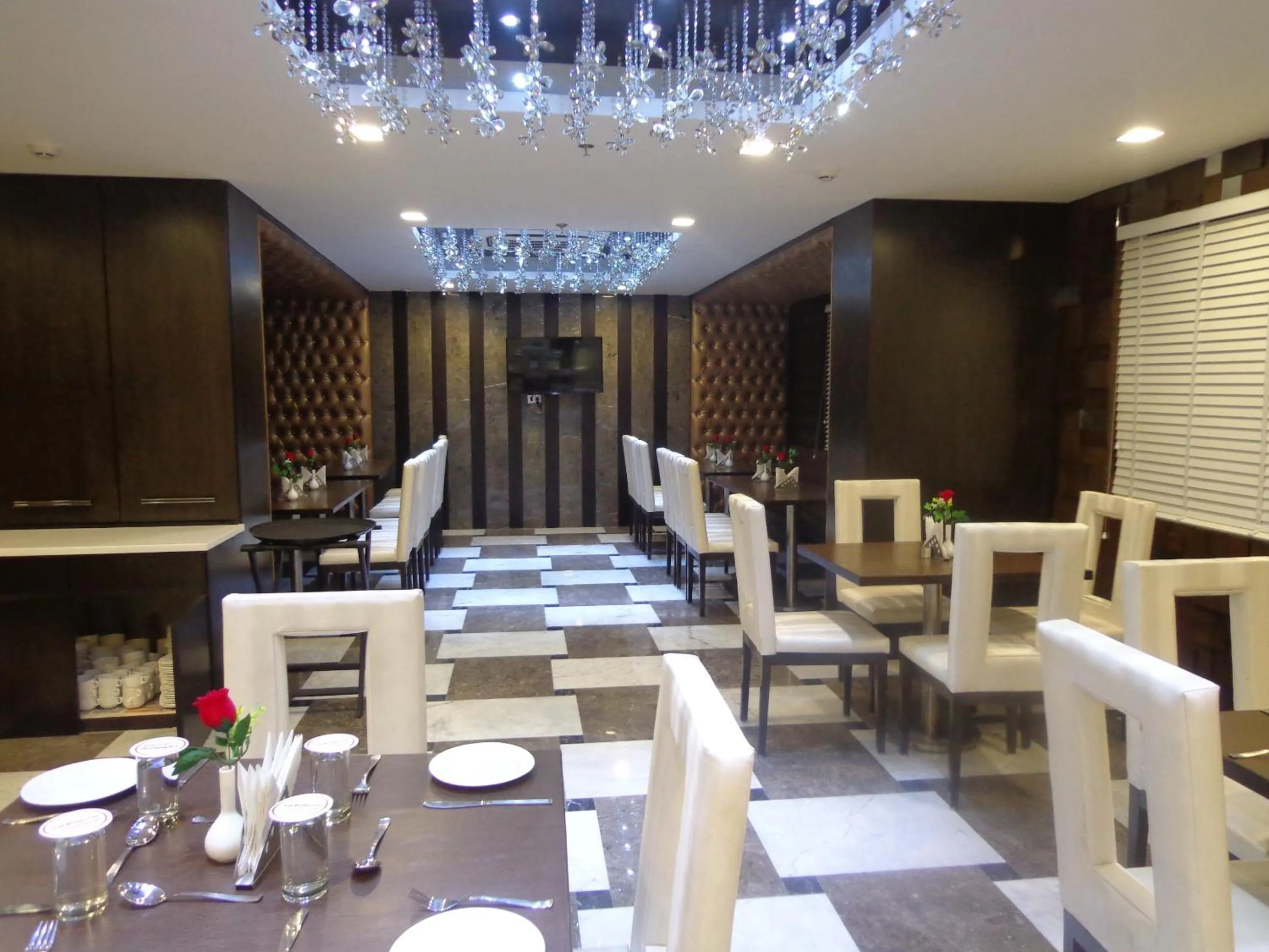 Restaurant/places to eat in Hotel Taj Princess - Boutique Hotel