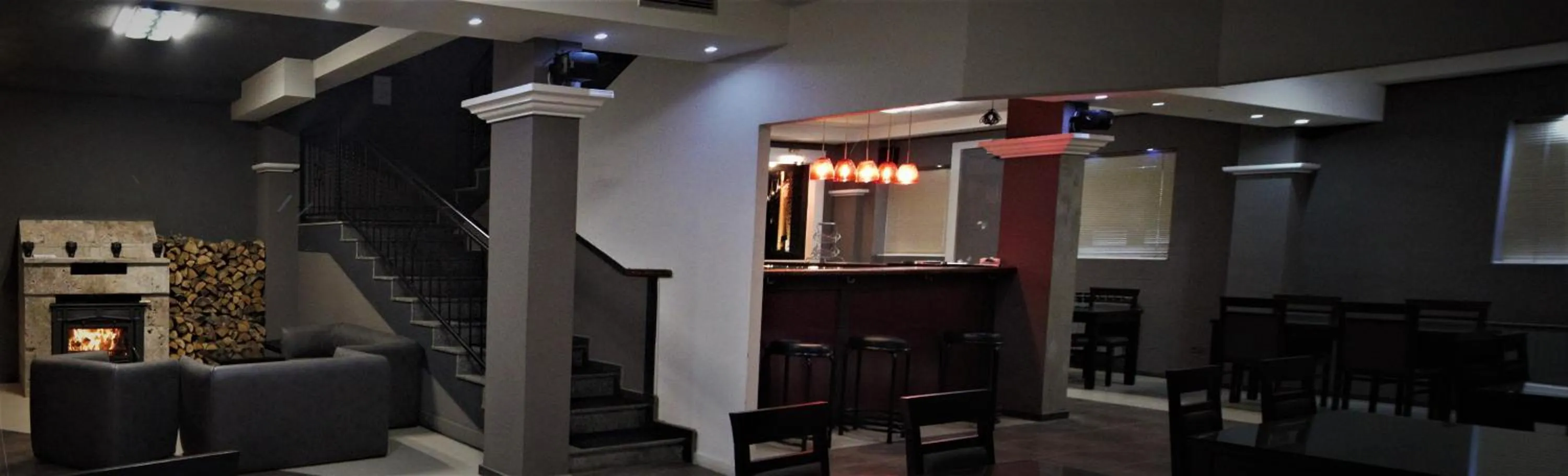 Restaurant/places to eat in Hotel Ambasador