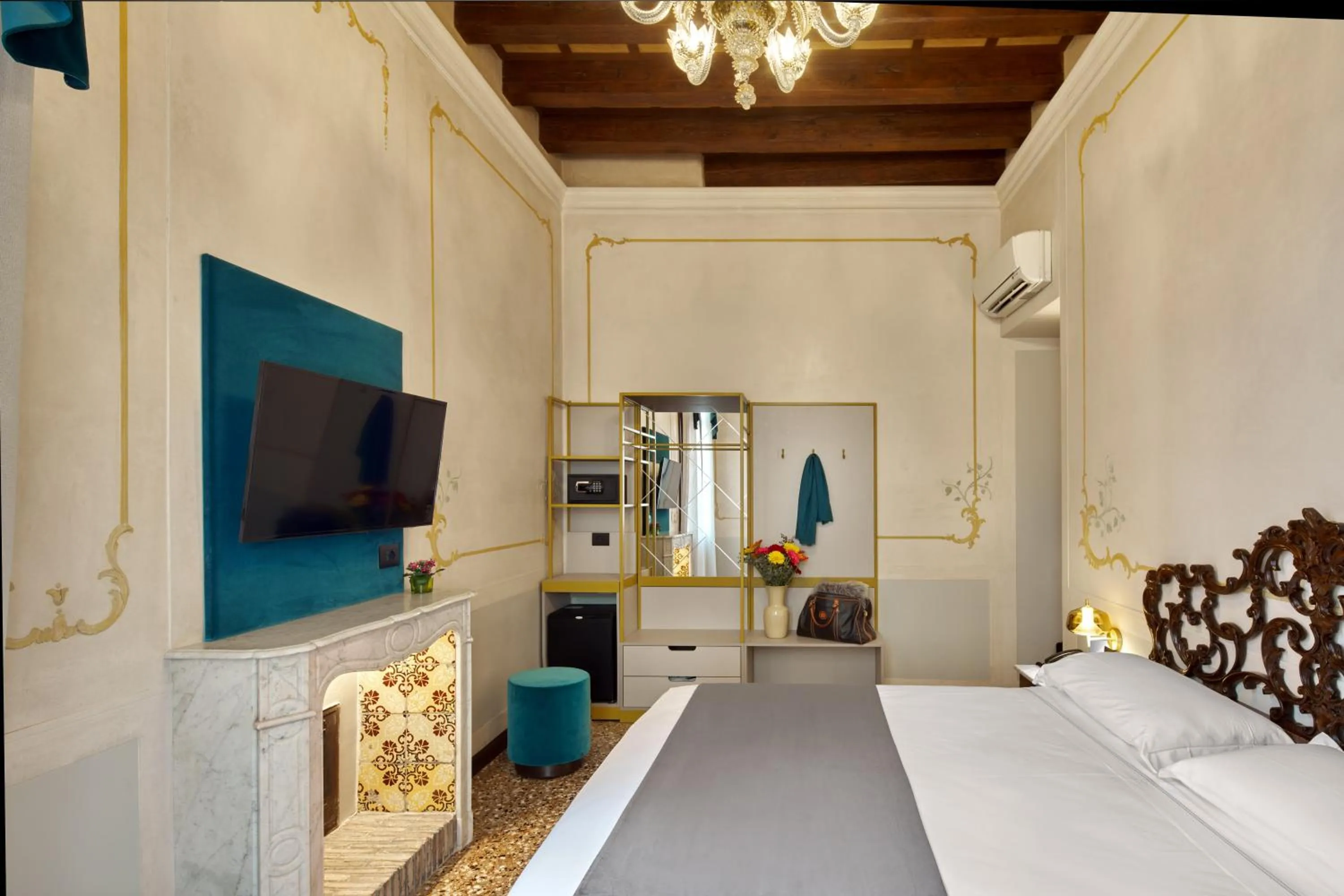 Bedroom, Bed in UNAHOTELS Ala Venezia-Adults 16