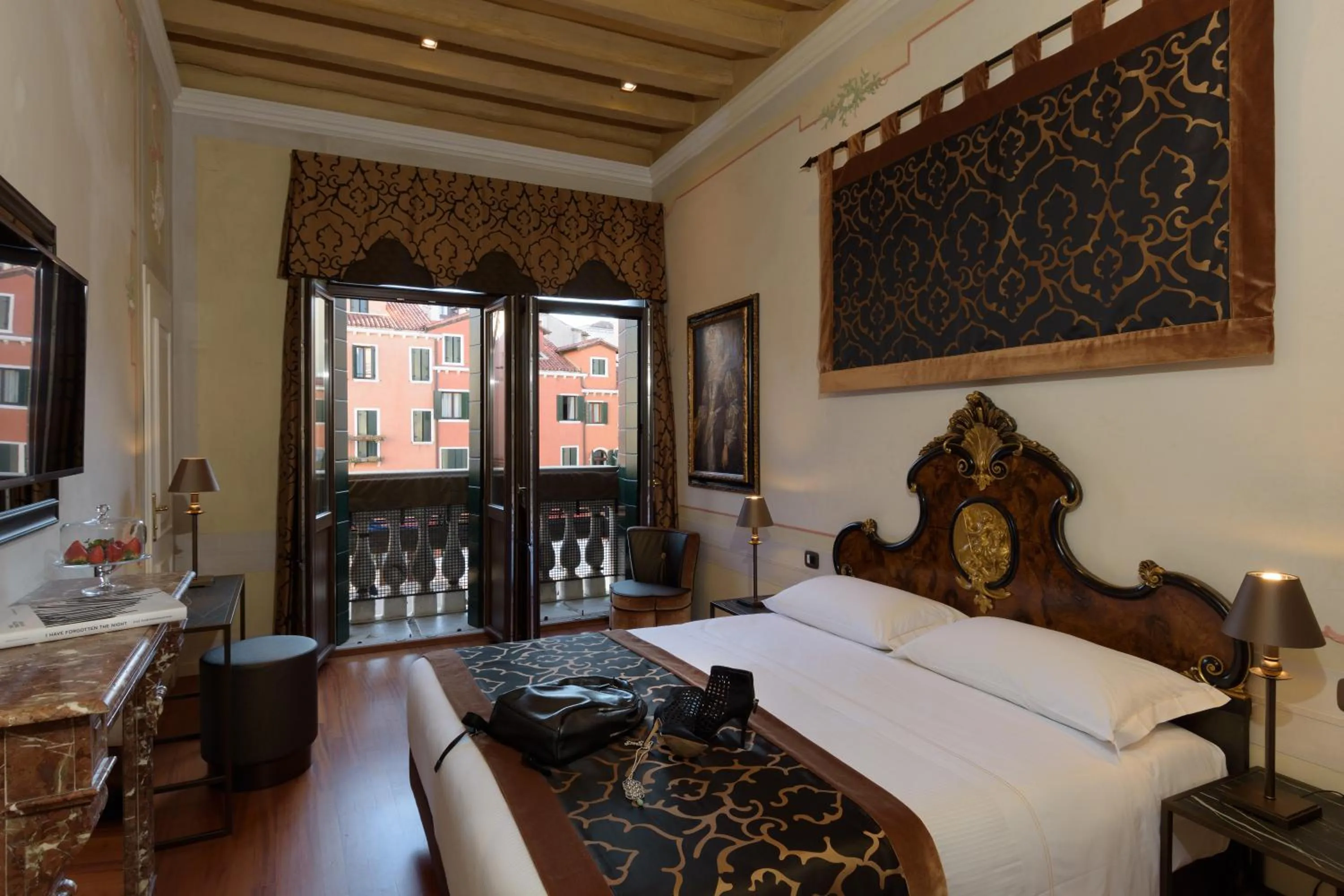 Bed in UNAHOTELS Ala Venezia-Adults 16